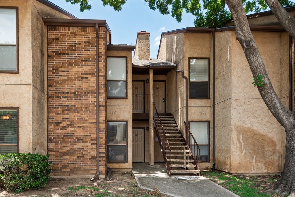 2014 Willoughby Lane Arlington TX 76011