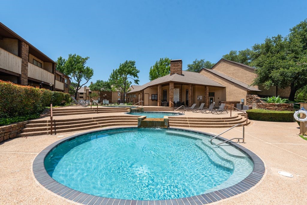 2014 Willoughby Lane Arlington TX 76011