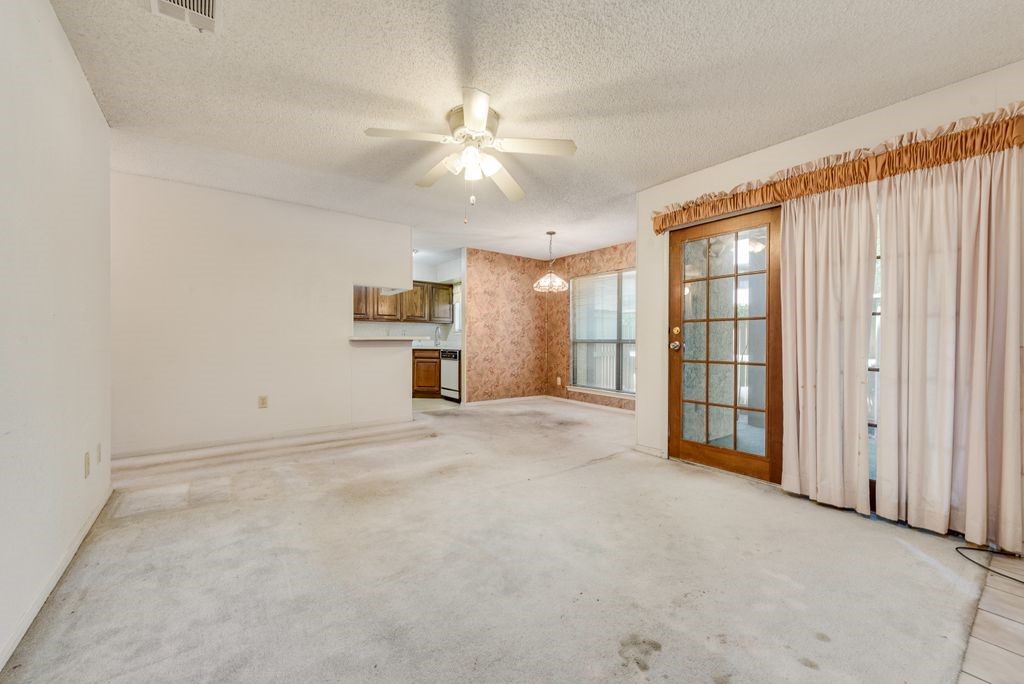 2014 Willoughby Lane Arlington TX 76011