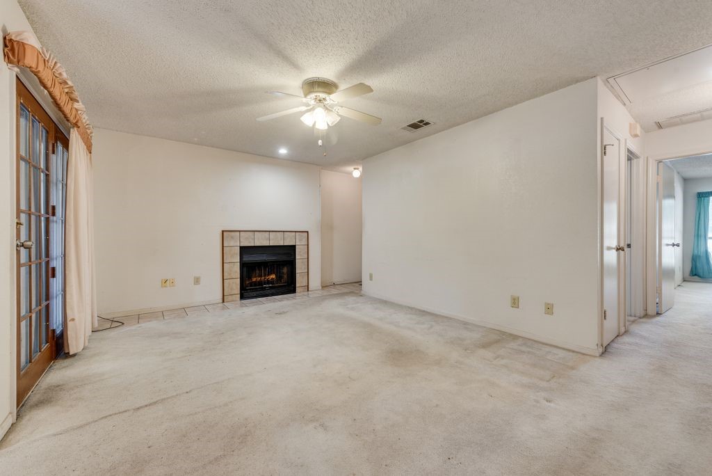 2014 Willoughby Lane Arlington TX 76011