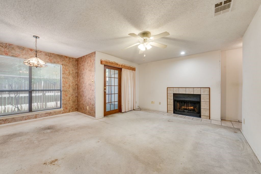 2014 Willoughby Lane Arlington TX 76011