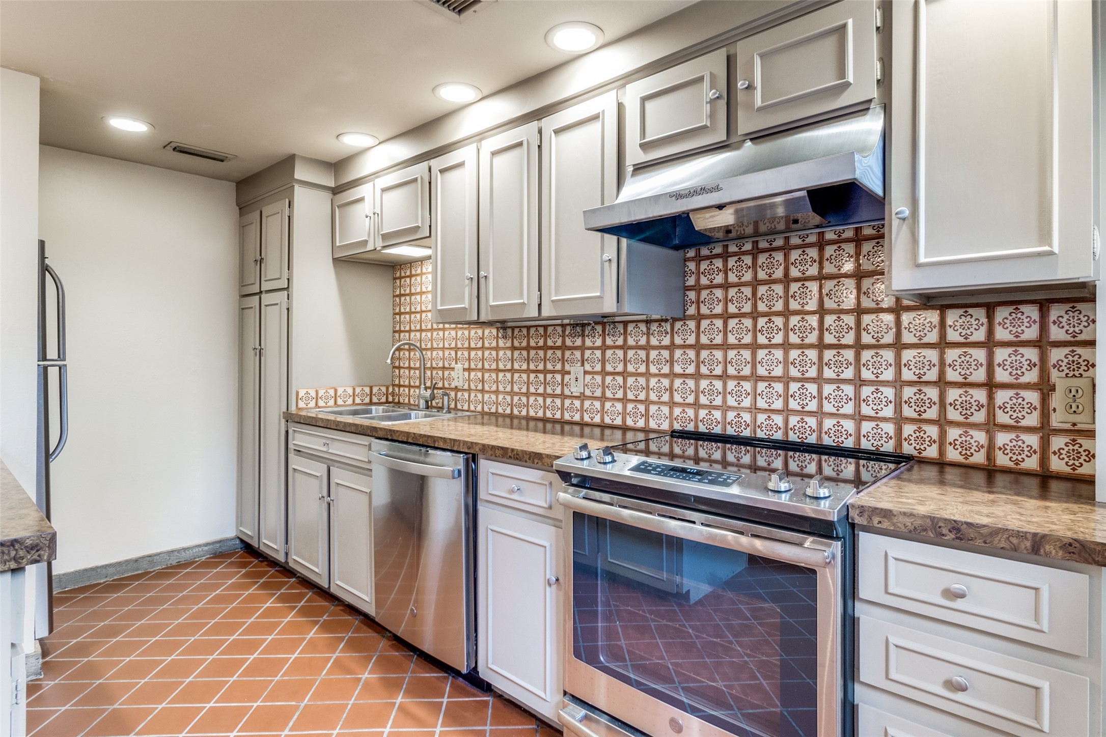 3327 Prescott Avenue Dallas TX 75219