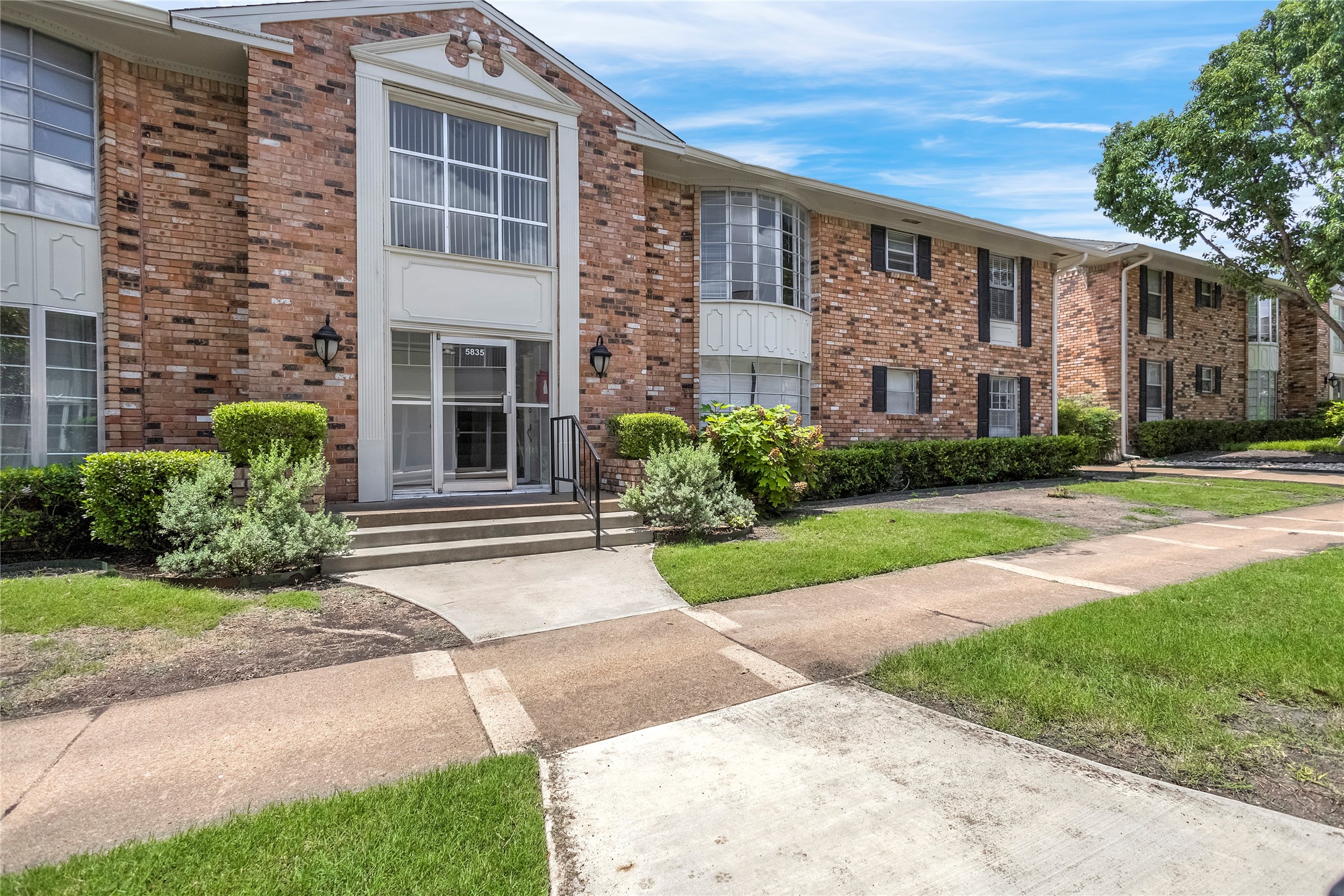 5835 E University Boulevard Dallas TX 75206