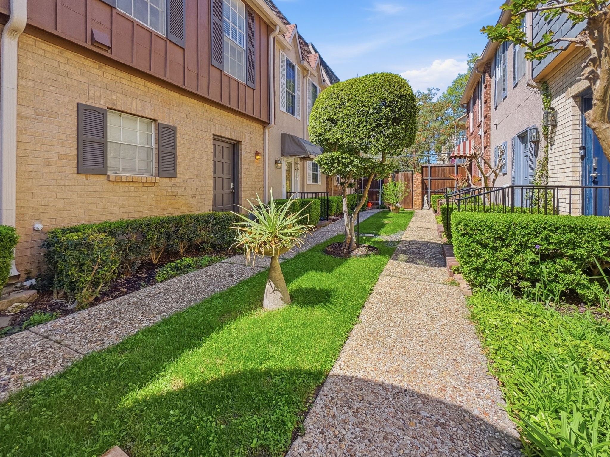 2727 Shelby Avenue Dallas TX 75219