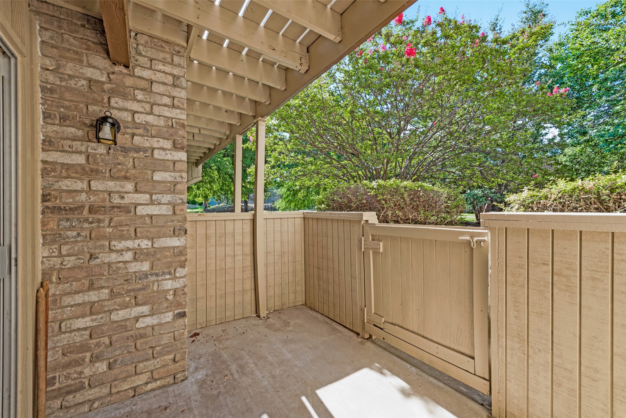 5814 Meadow Wood Lane Fort Worth TX 76112