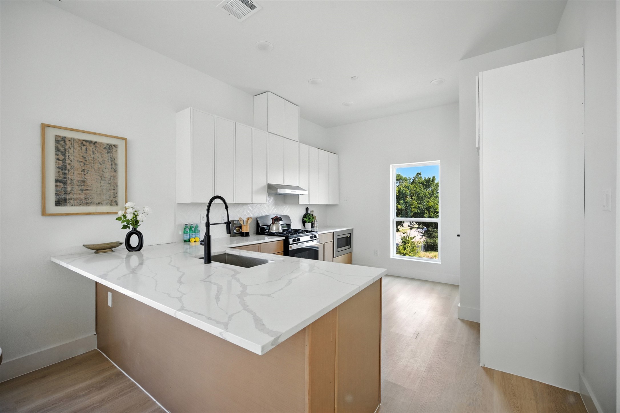 312 N Lancaster Avenue Dallas TX 75203