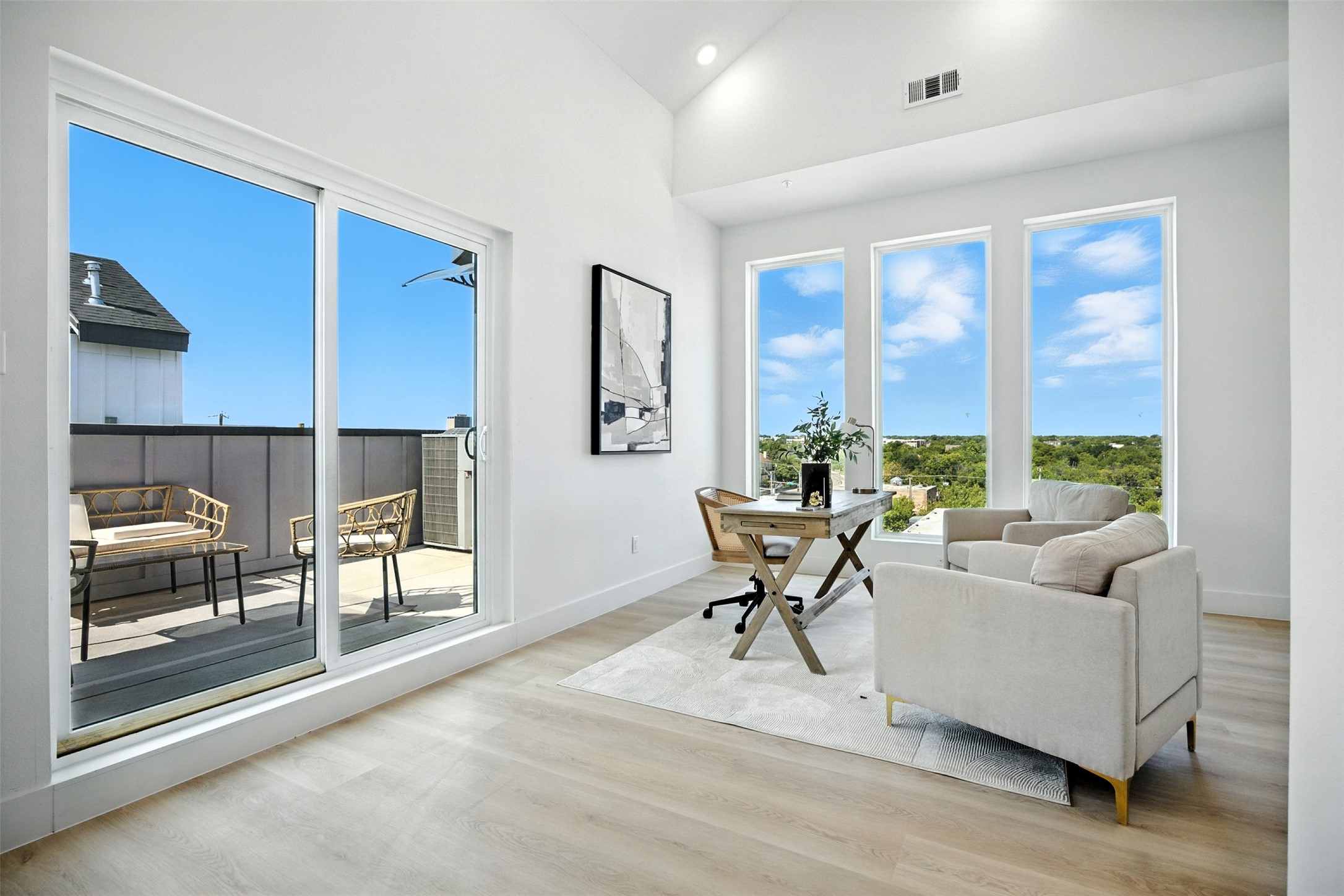 312 N Lancaster Avenue Dallas TX 75203