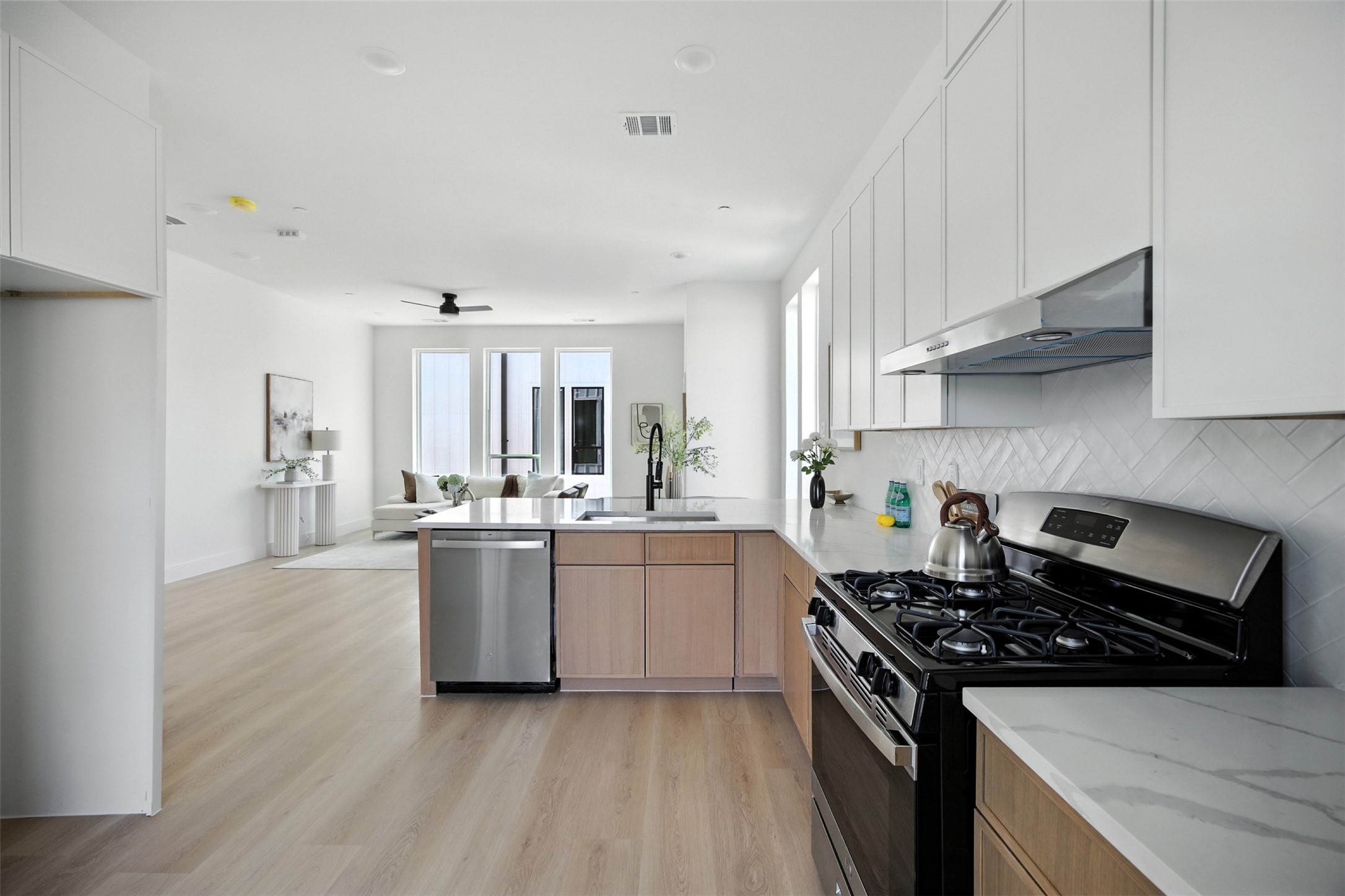 312 N Lancaster Avenue Dallas TX 75203