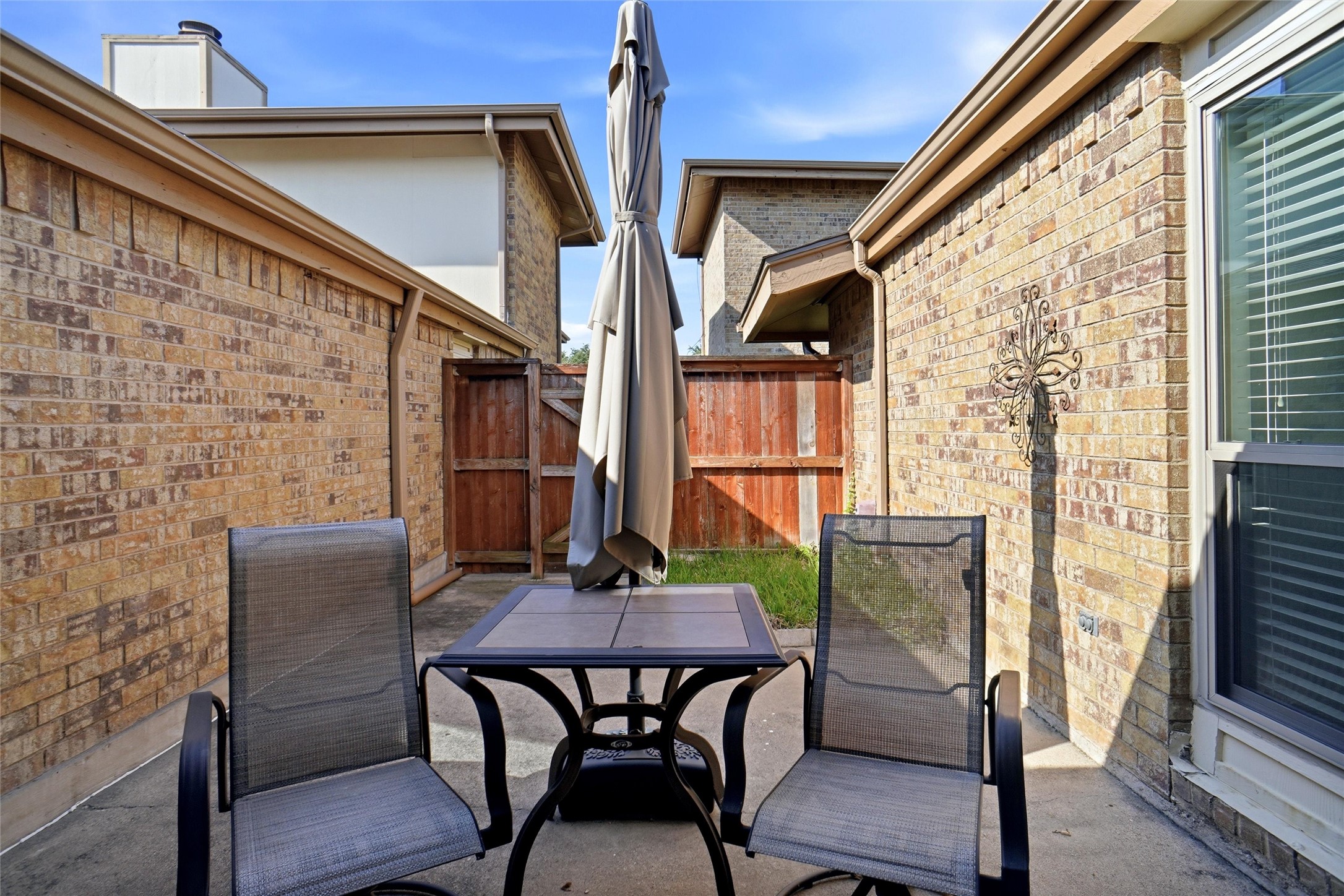 30 Park Lane Bedford TX 76021