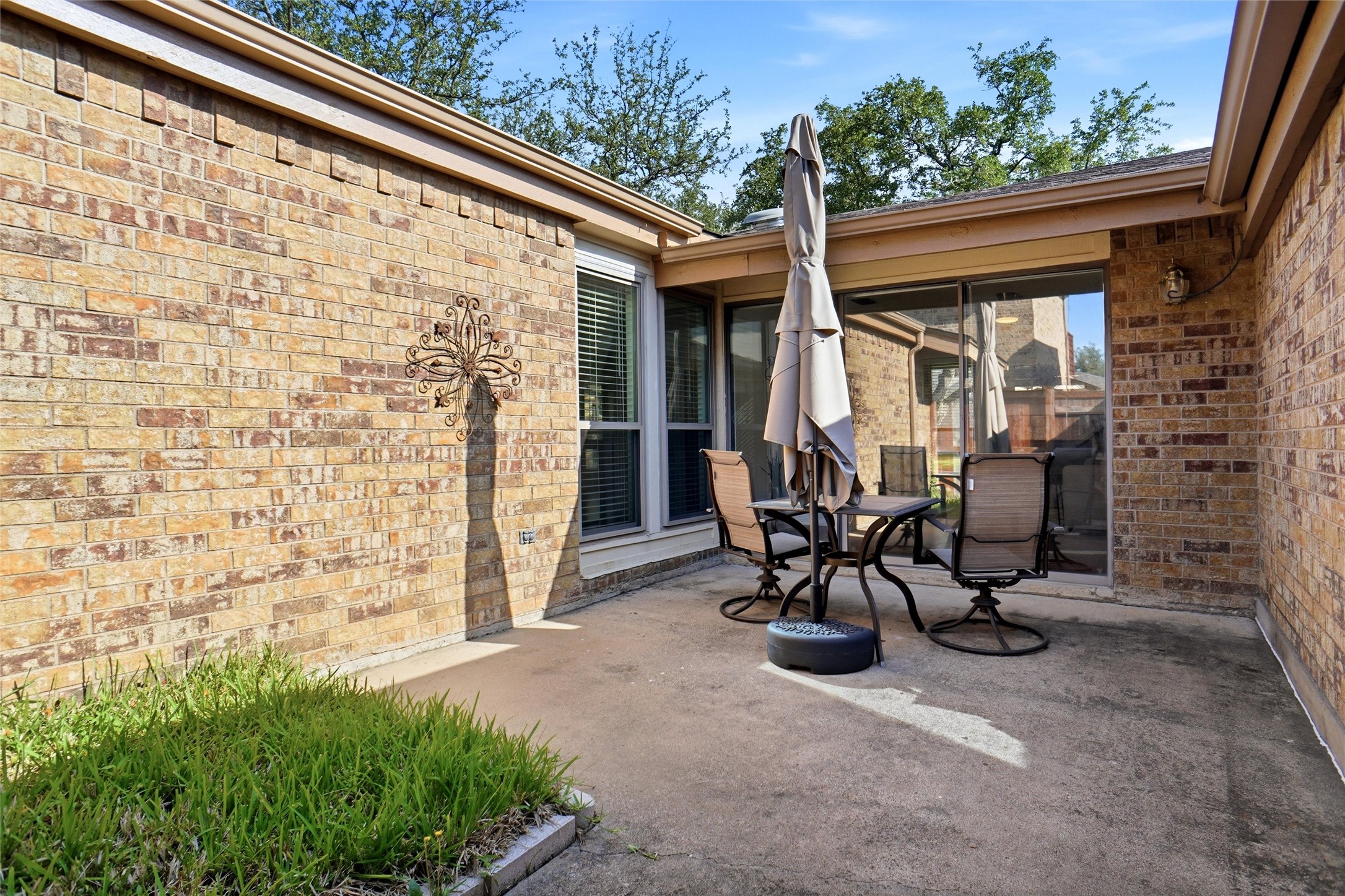 30 Park Lane Bedford TX 76021