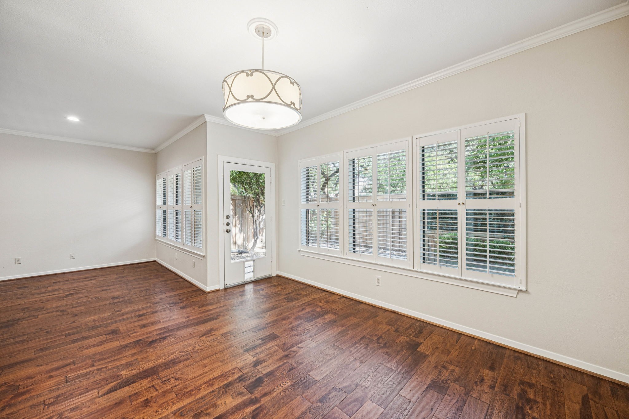 6742 E Northwest Highway Dallas TX 75231