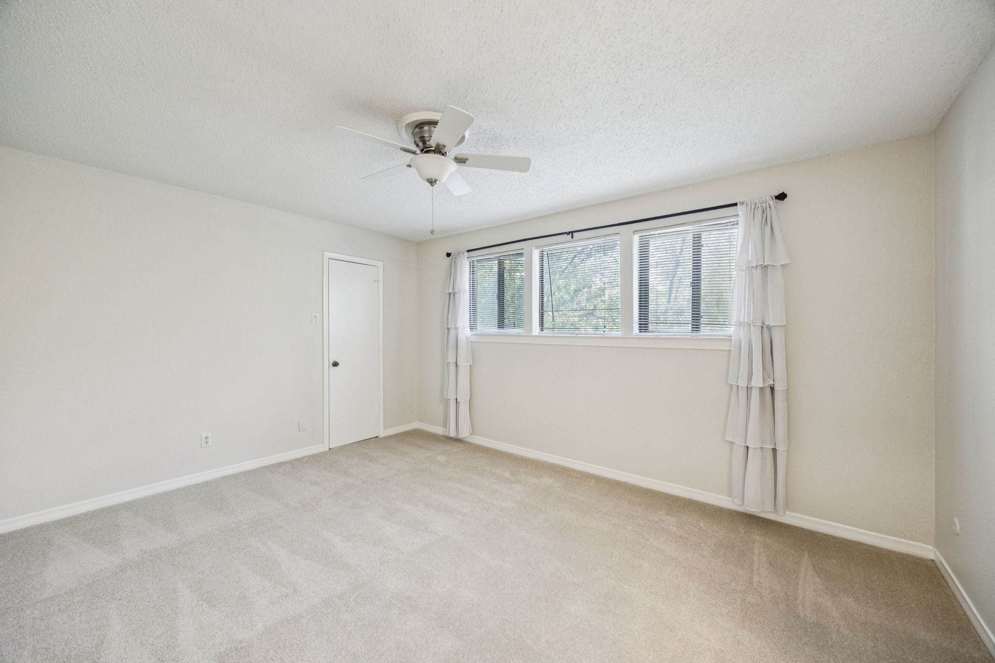 6742 E Northwest Highway Dallas TX 75231