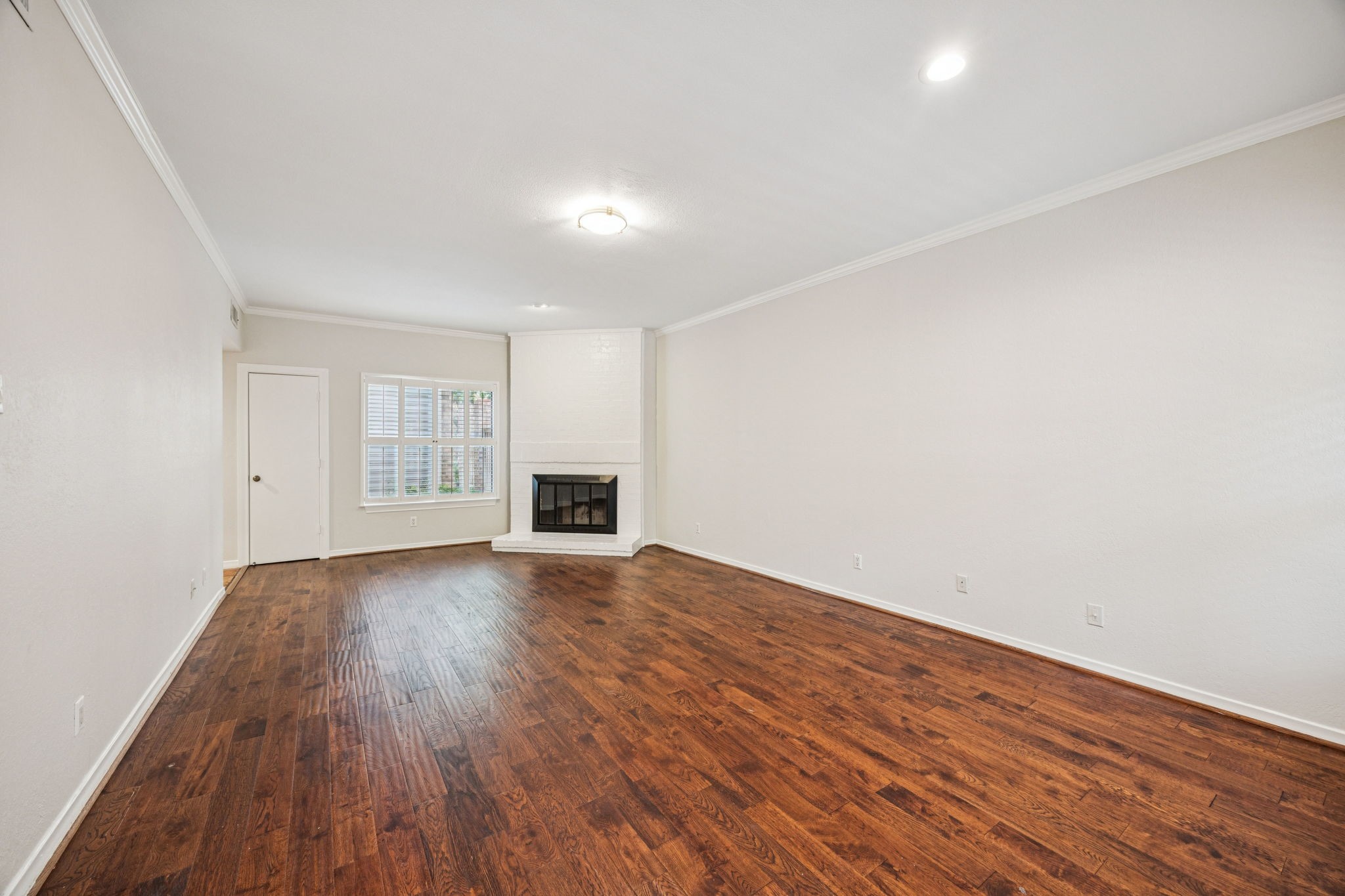 6742 E Northwest Highway Dallas TX 75231