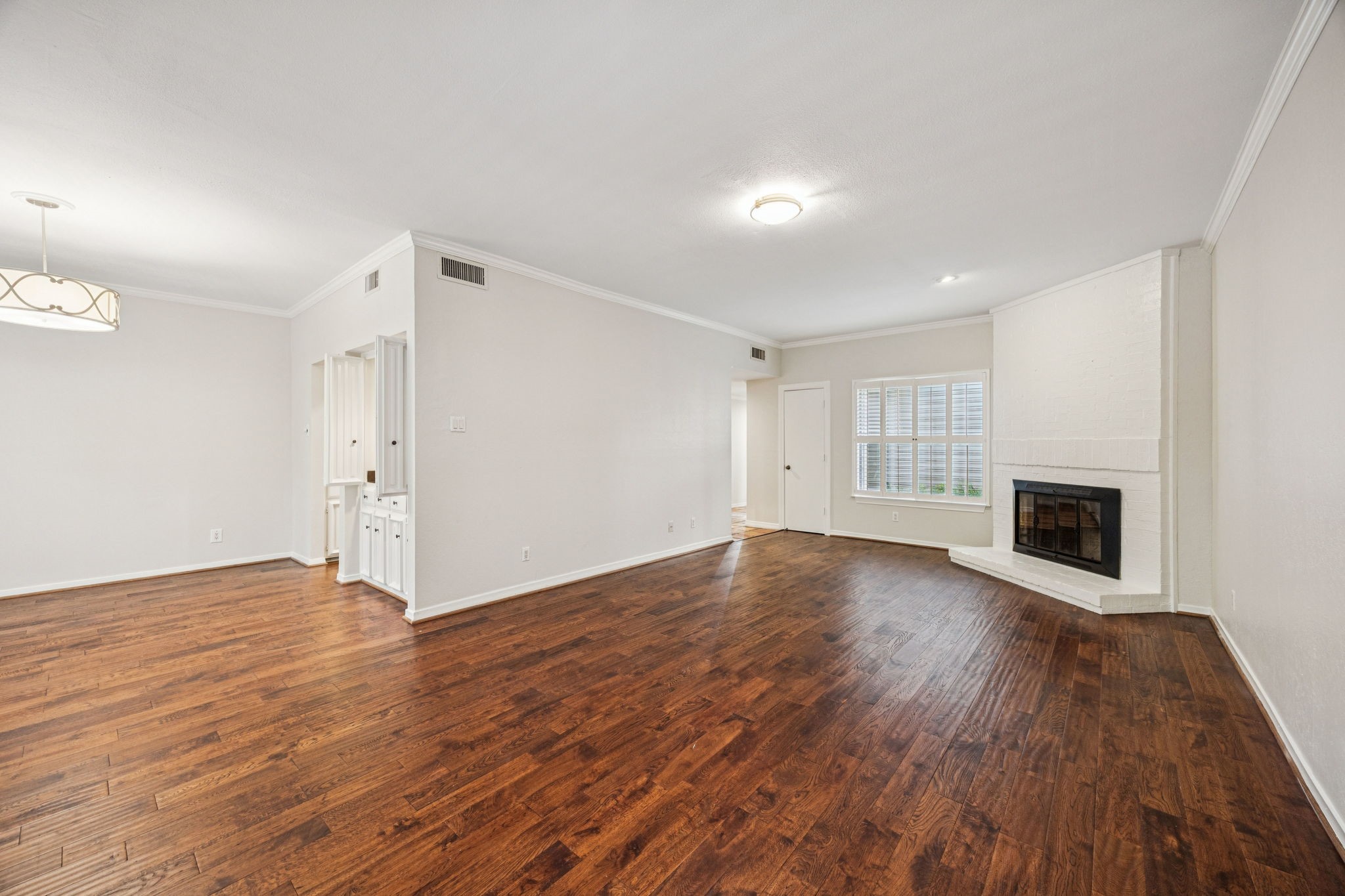 6742 E Northwest Highway Dallas TX 75231