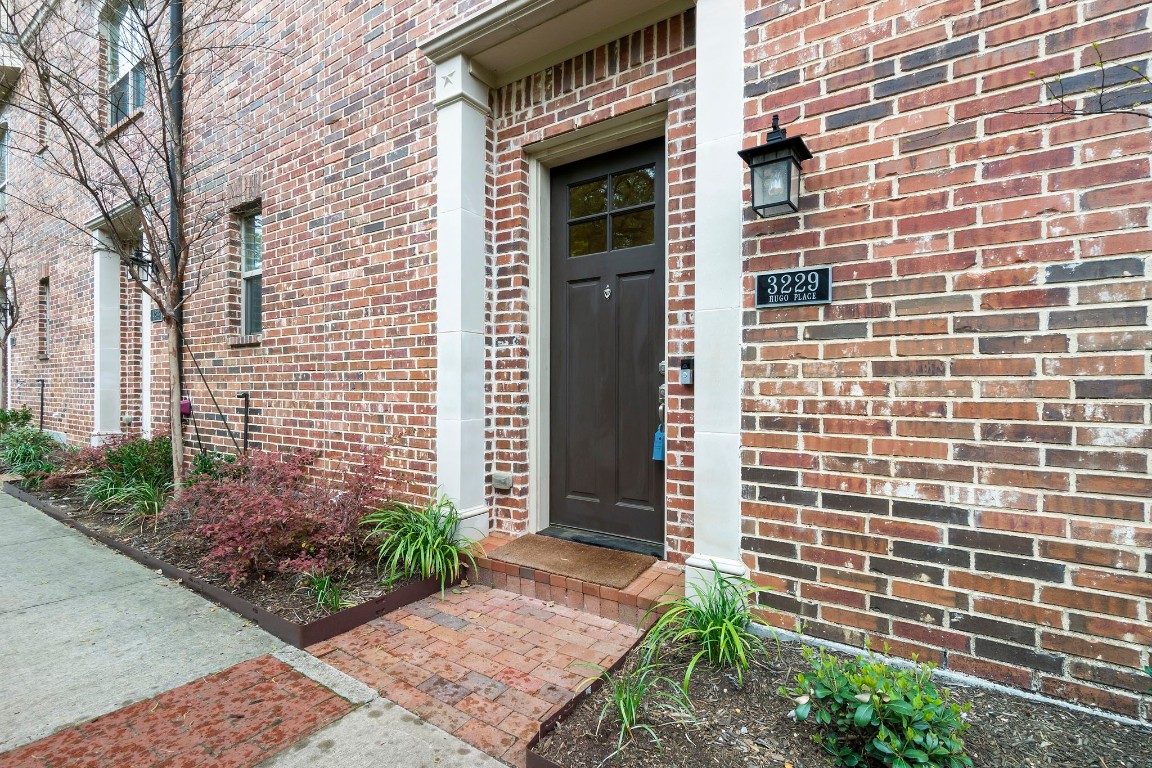 3229 Hugo Place Dallas TX 75204