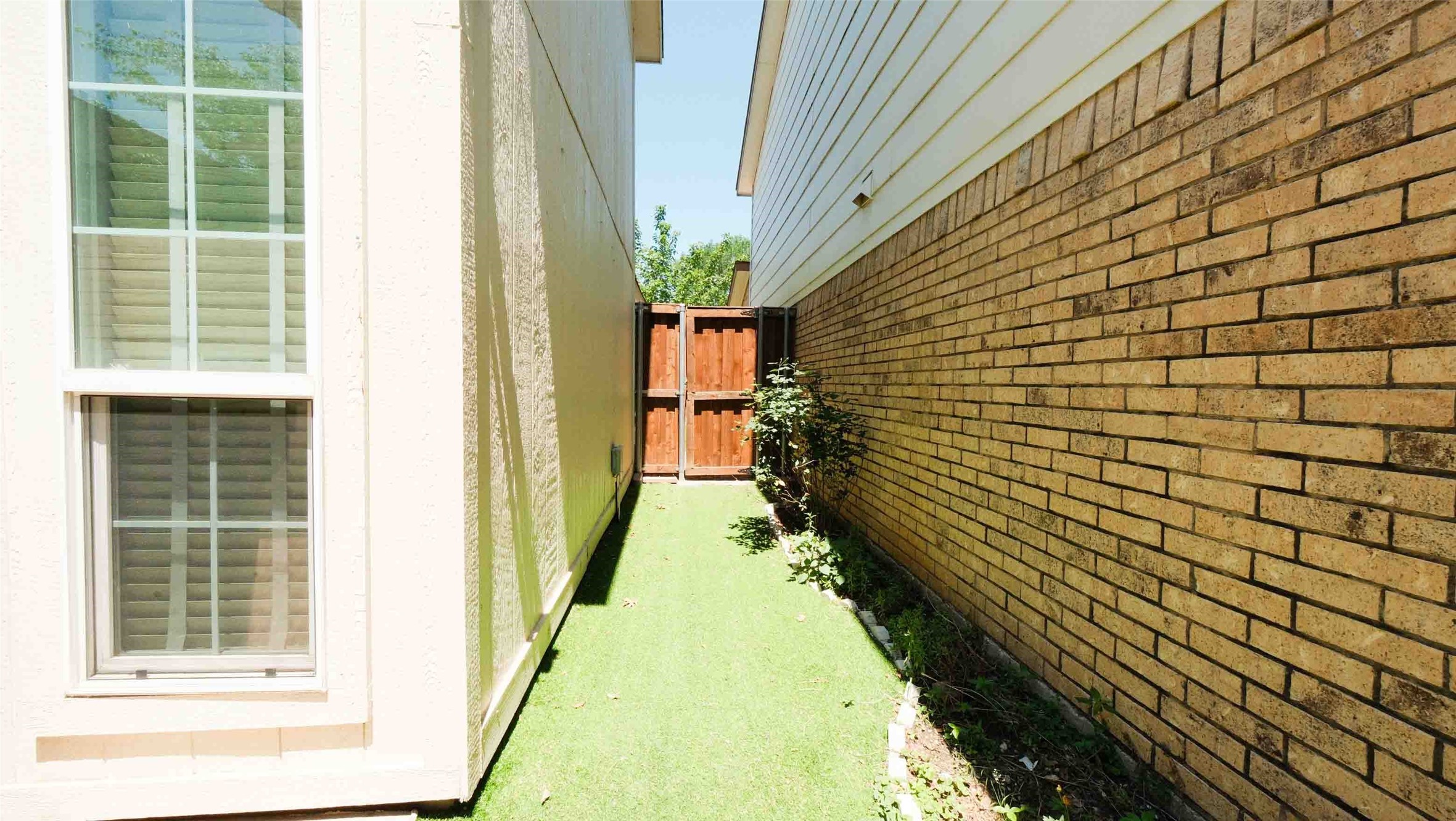 2808 Ursa Circle Garland TX 75044
