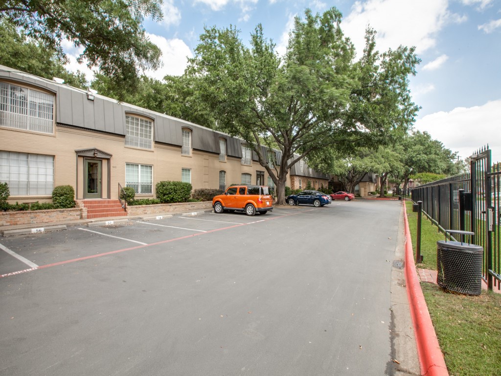 5212 Fleetwood Oaks Avenue Dallas TX 75235