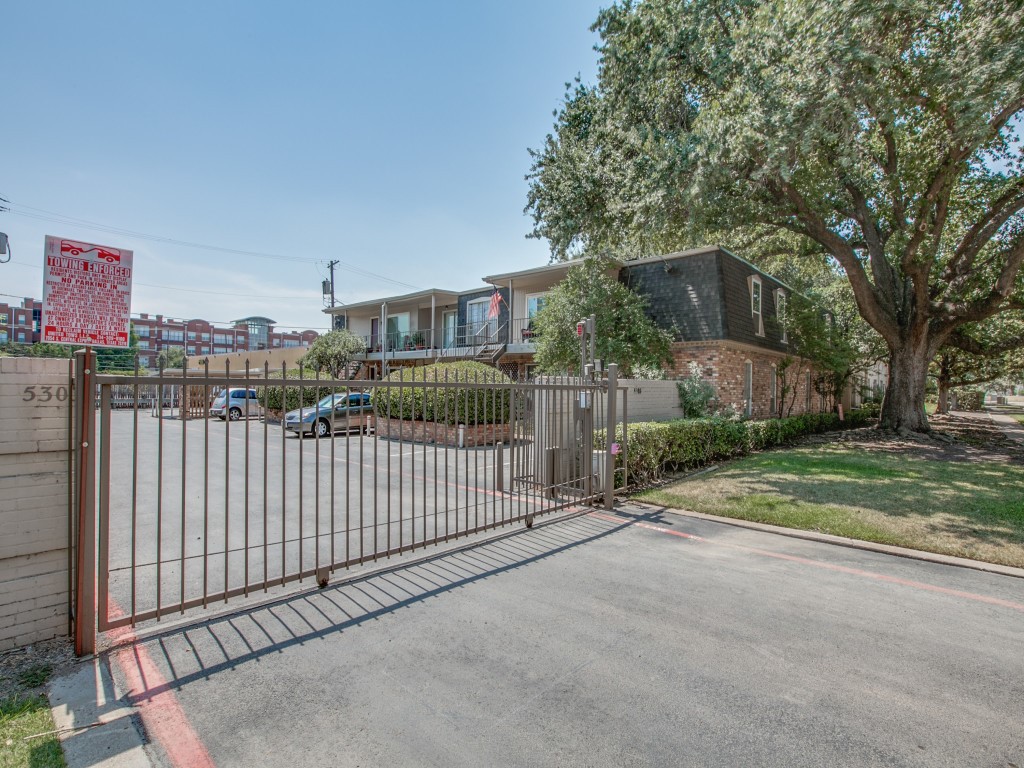 5212 Fleetwood Oaks Avenue Dallas TX 75235