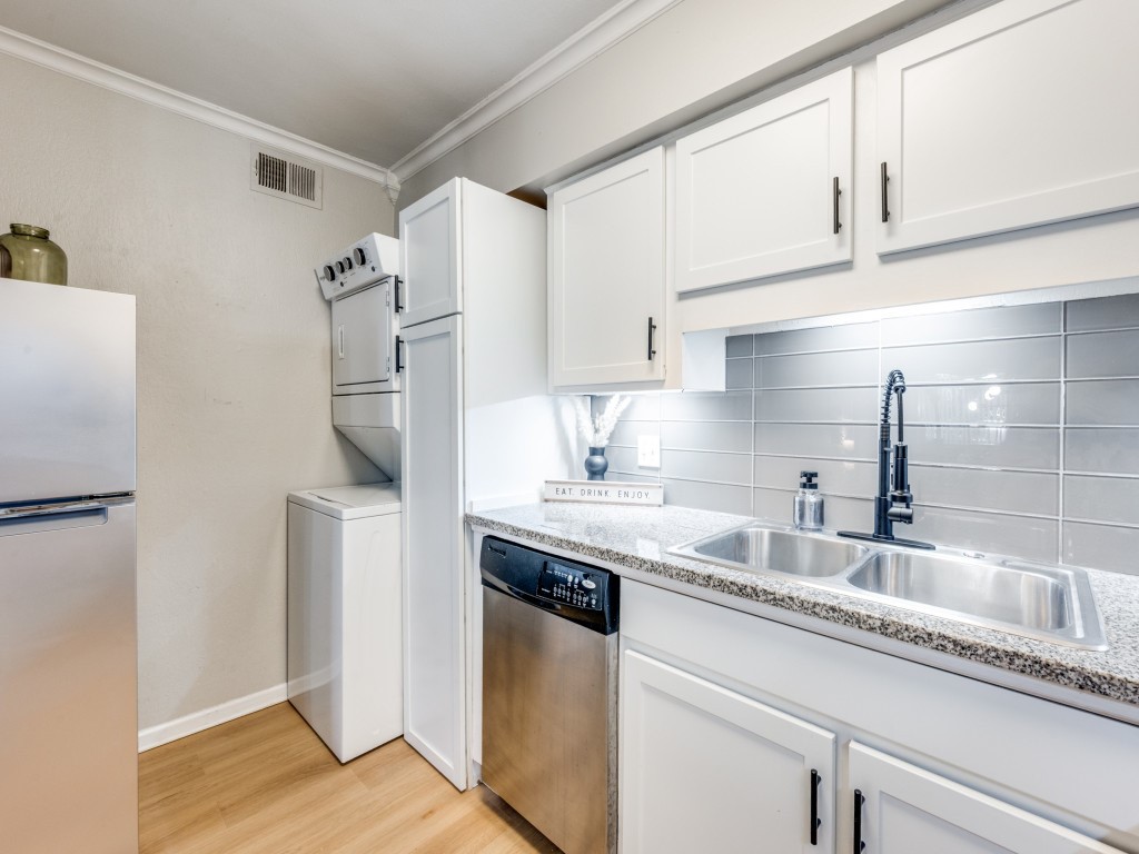5212 Fleetwood Oaks Avenue Dallas TX 75235
