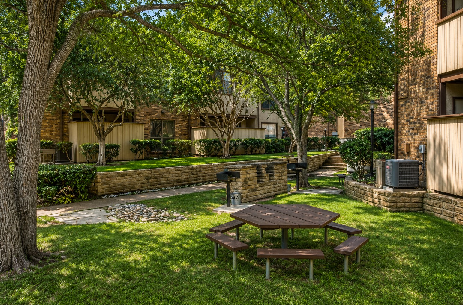 1900 Cloisters Drive Arlington TX 76011