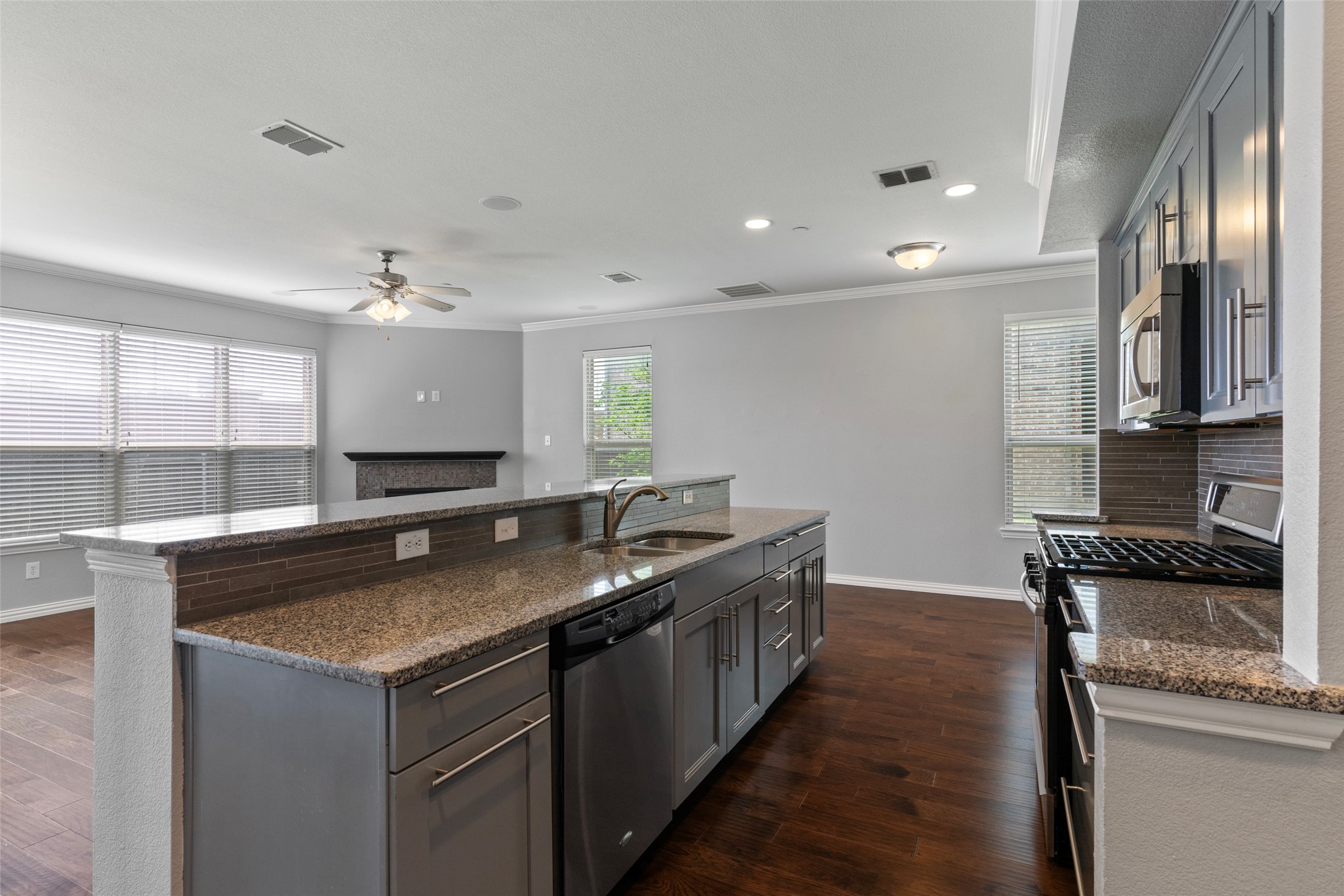 406 Hamilton Street Lewisville TX 75067
