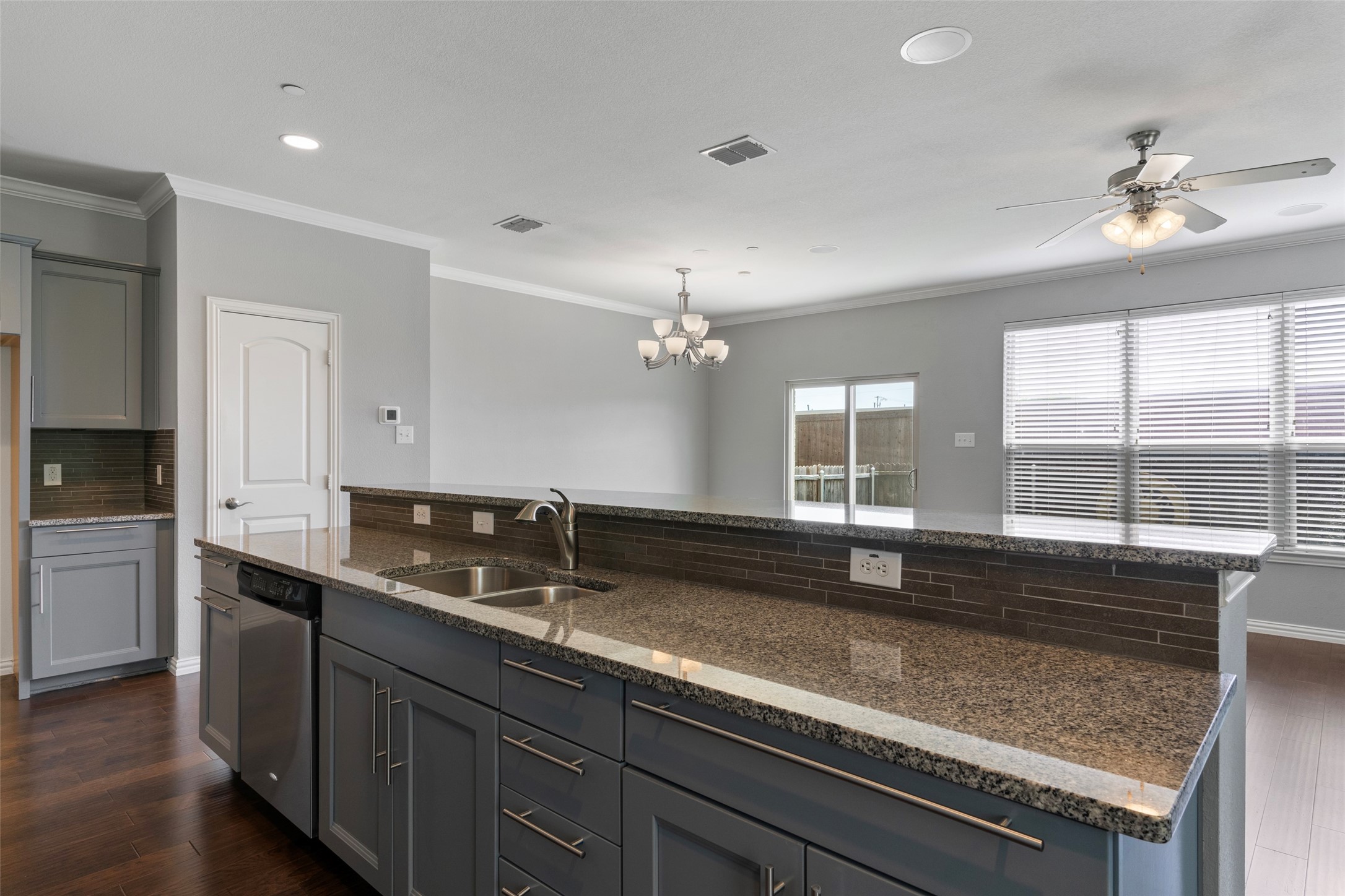 406 Hamilton Street Lewisville TX 75067