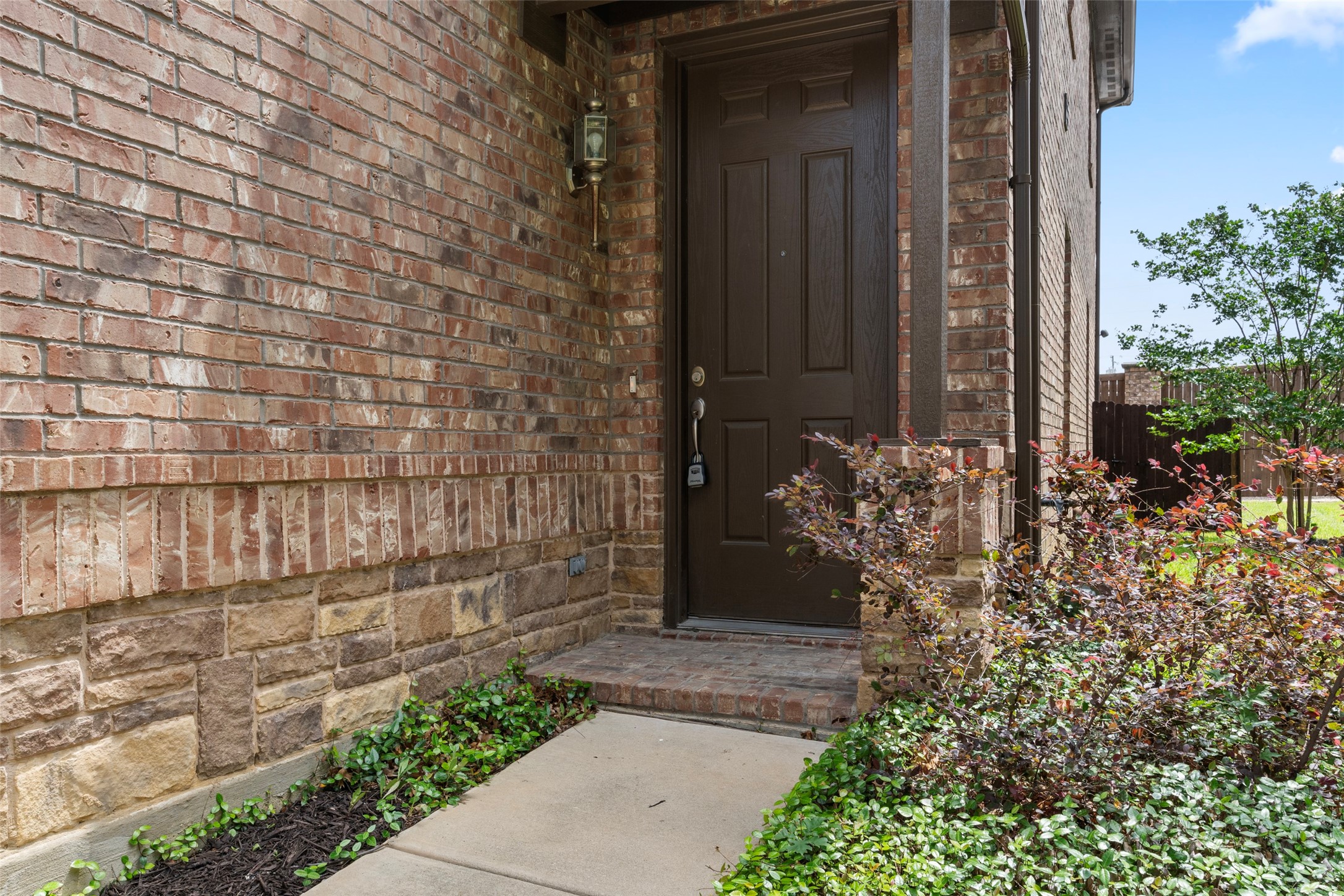 406 Hamilton Street Lewisville TX 75067