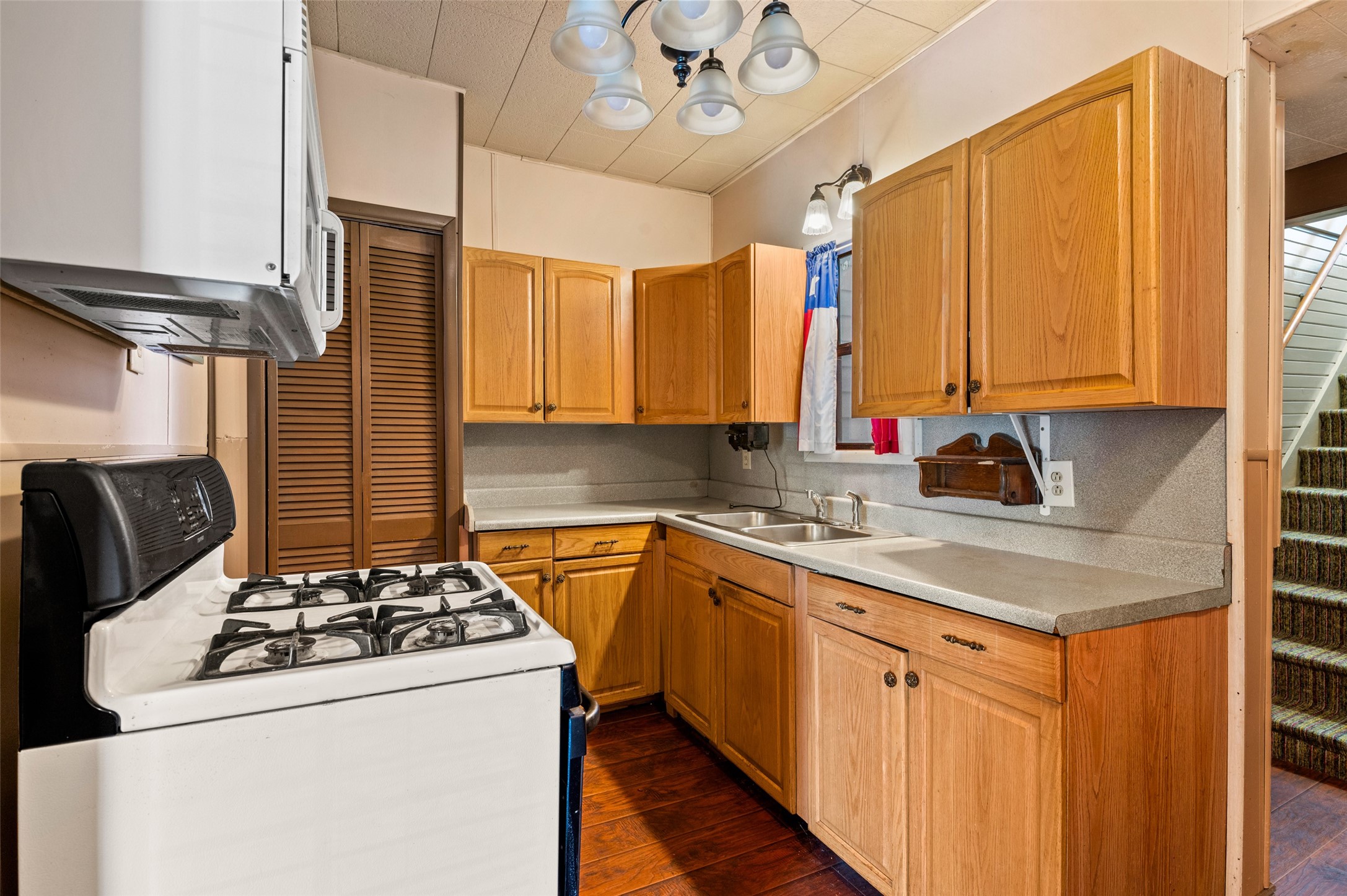 1309 W Bond Street Denison TX 75020
