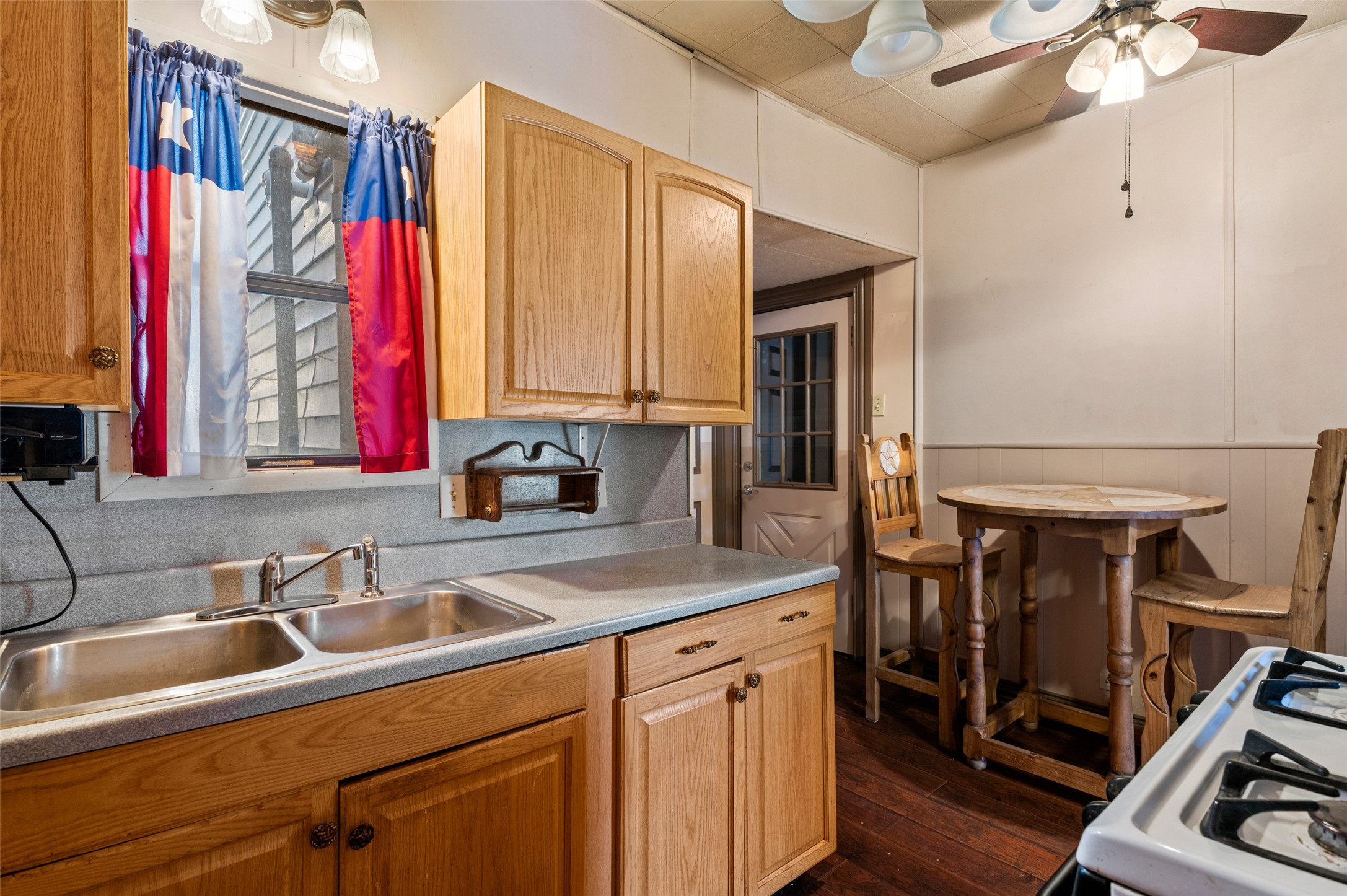 1309 W Bond Street Denison TX 75020