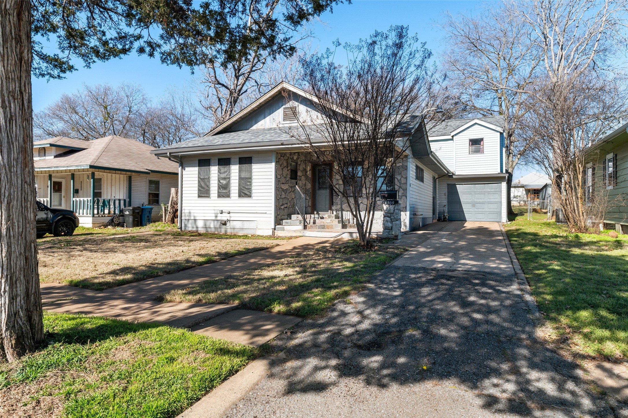 1309 W Bond Street Denison TX 75020