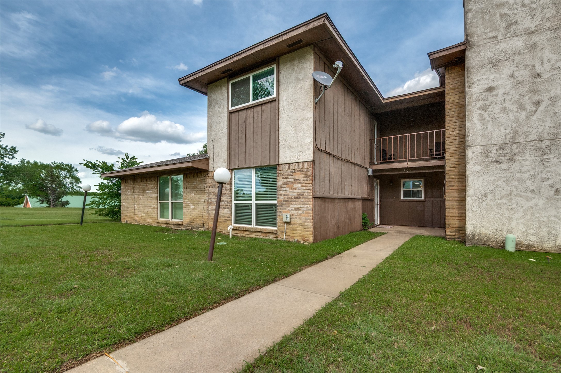 1402 S Carrier Parkway Grand Prairie TX 75051