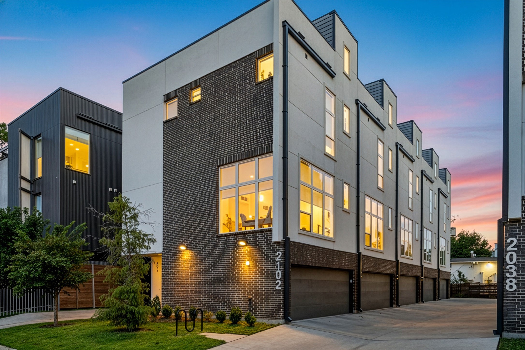 2102 N Prairie Avenue Dallas TX 75204