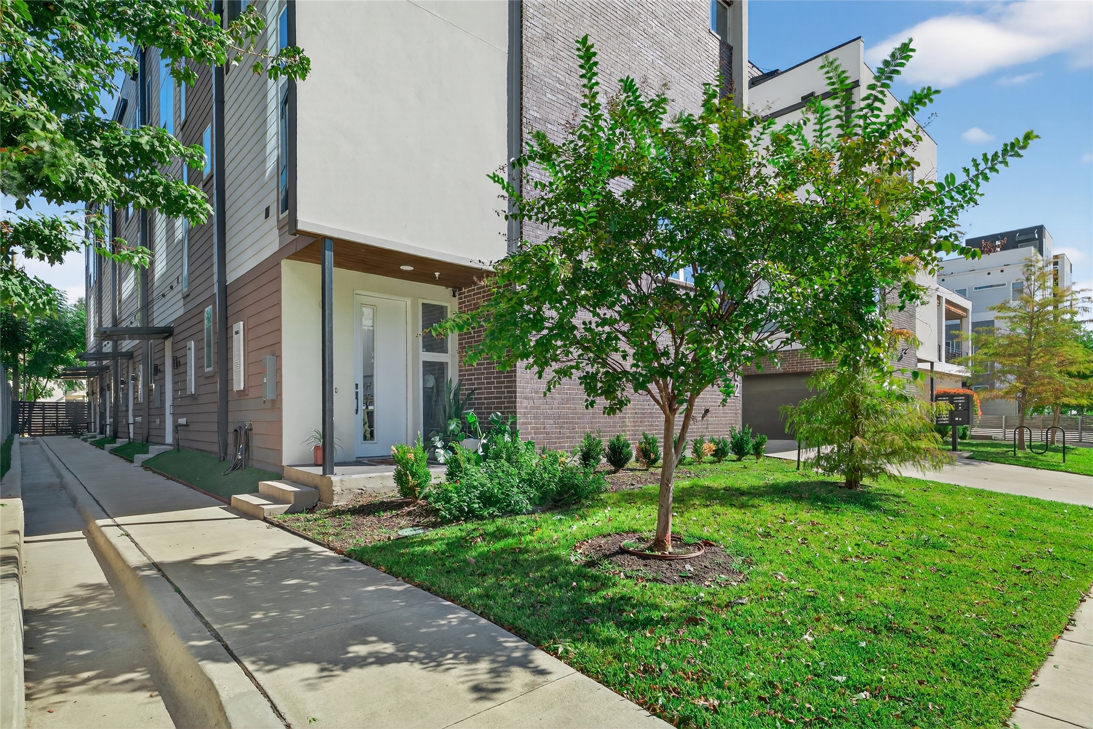 2102 N Prairie Avenue Dallas TX 75204
