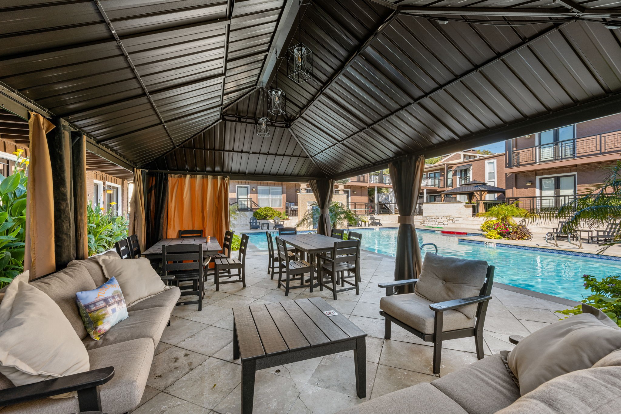 5934 Sandhurst Lane Dallas TX 75206