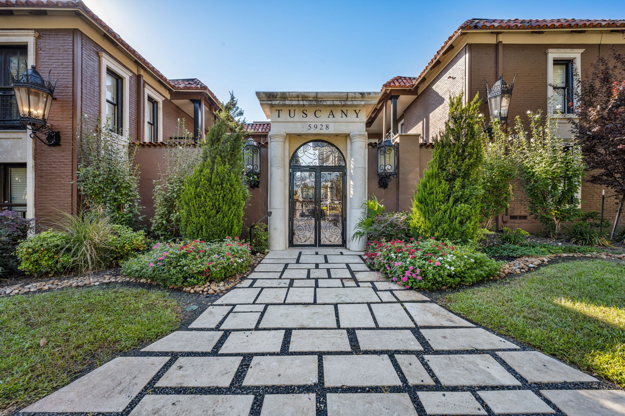 5934 Sandhurst Lane Dallas TX 75206