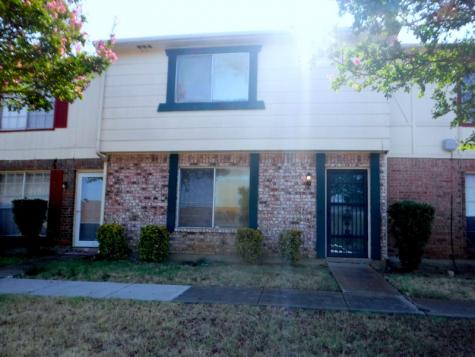 27 E Mountain Lane Grand Prairie TX 75052