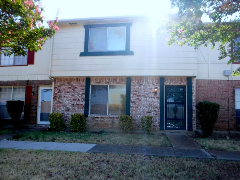 27 E Mountain Lane Grand Prairie TX 75052