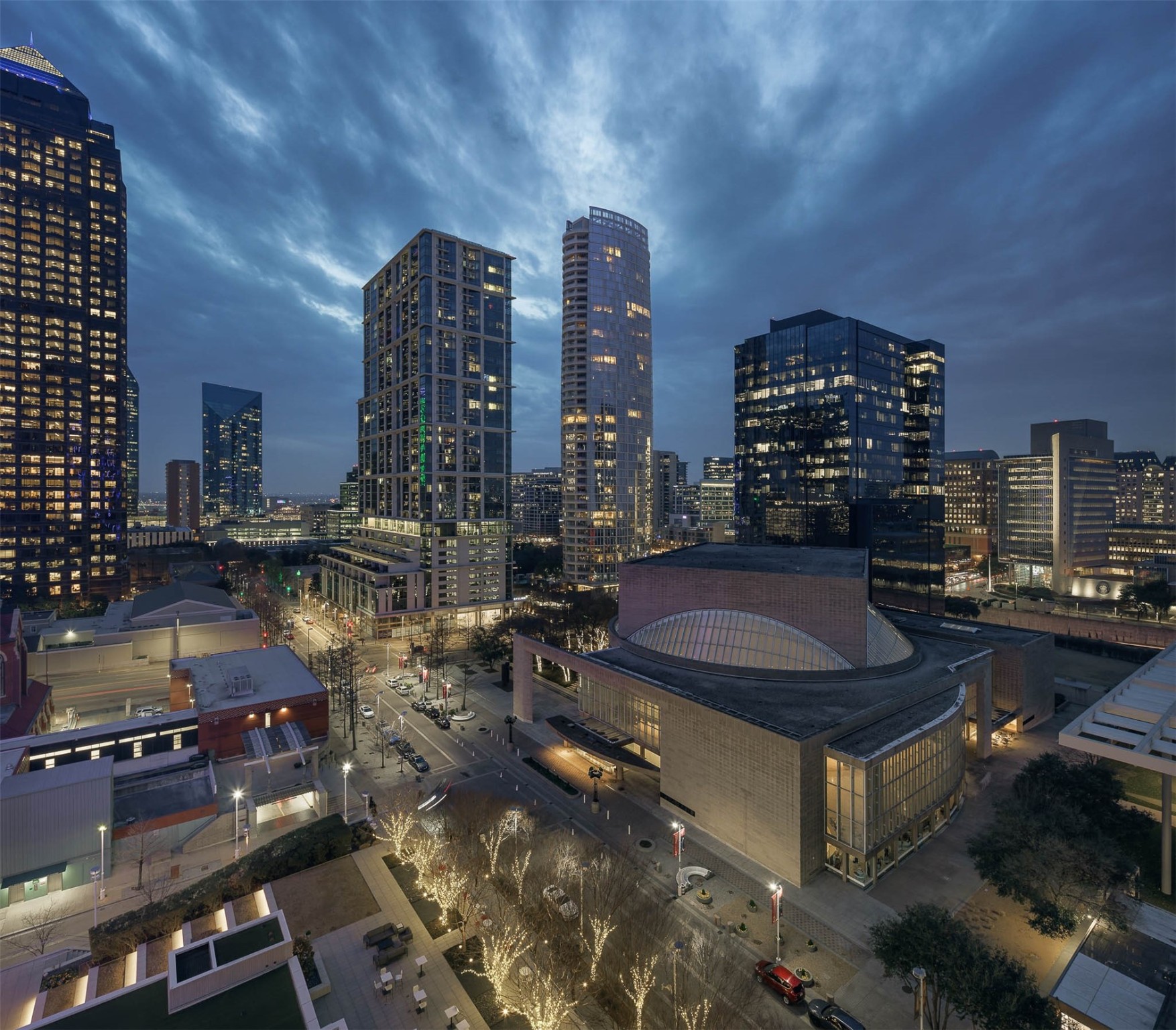 1747 Leonard Street Dallas TX 75201