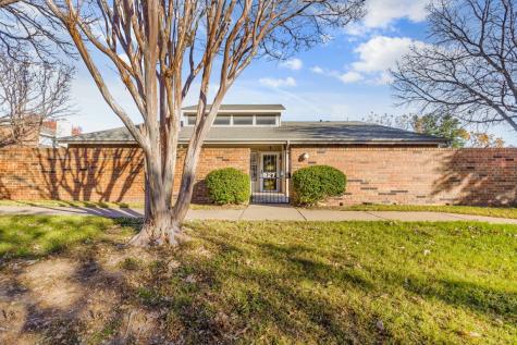 927 Forest Creek Street Benbrook TX 76126