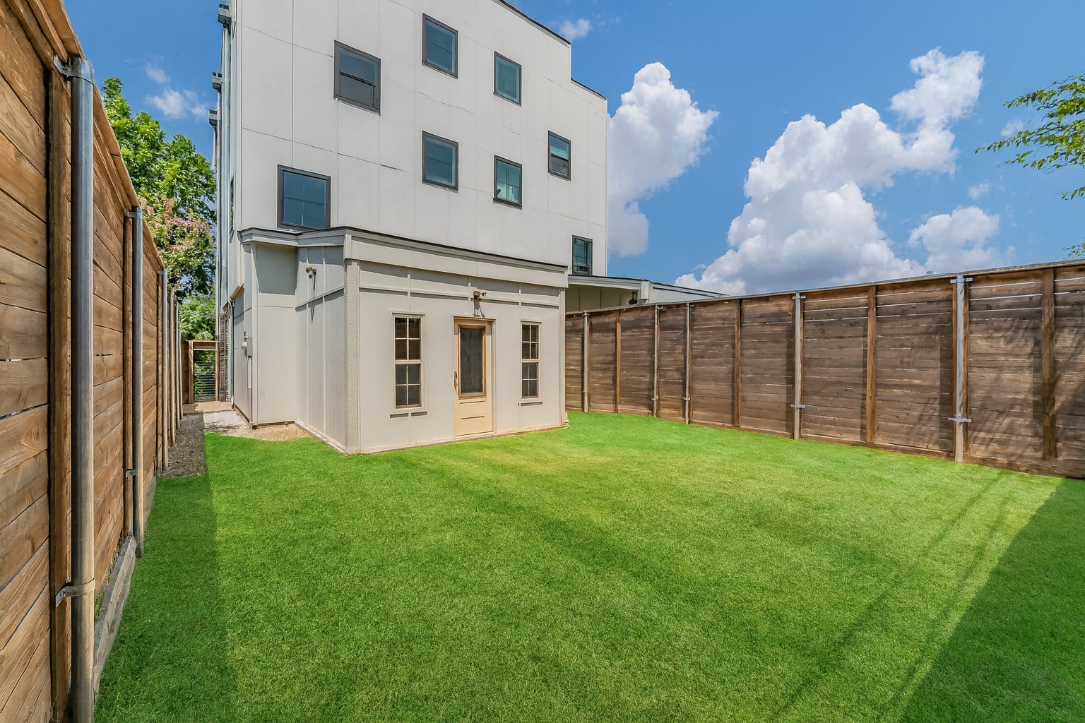1004 Stafford Street Dallas TX 75208