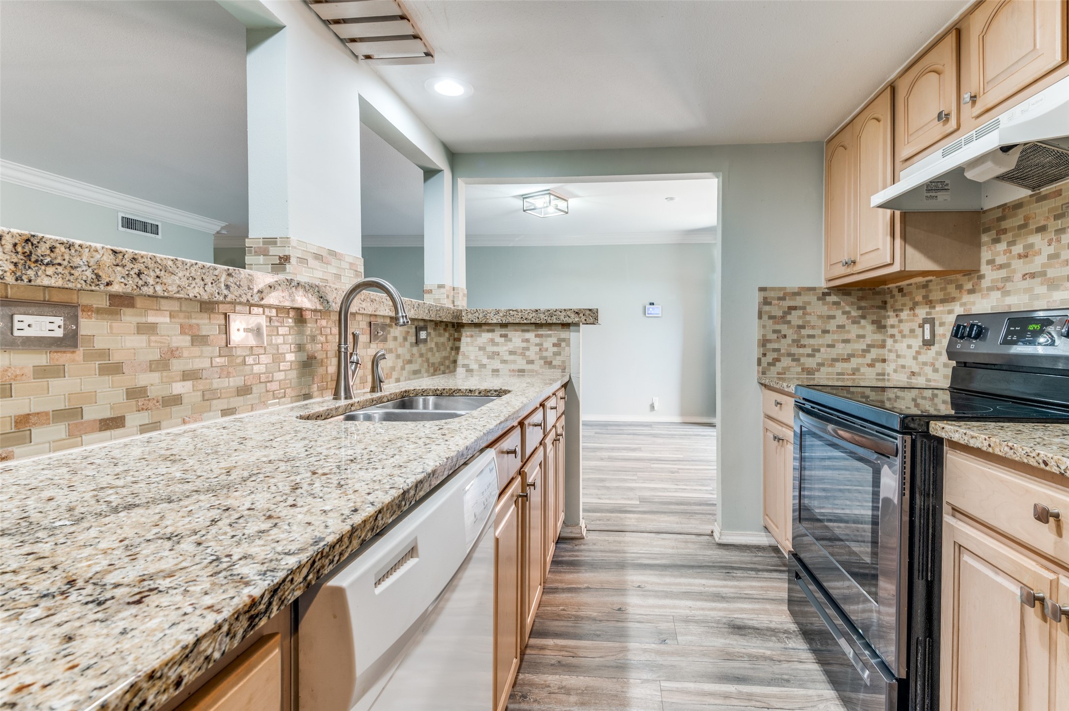 570 E Avenue J Grand Prairie TX 75050