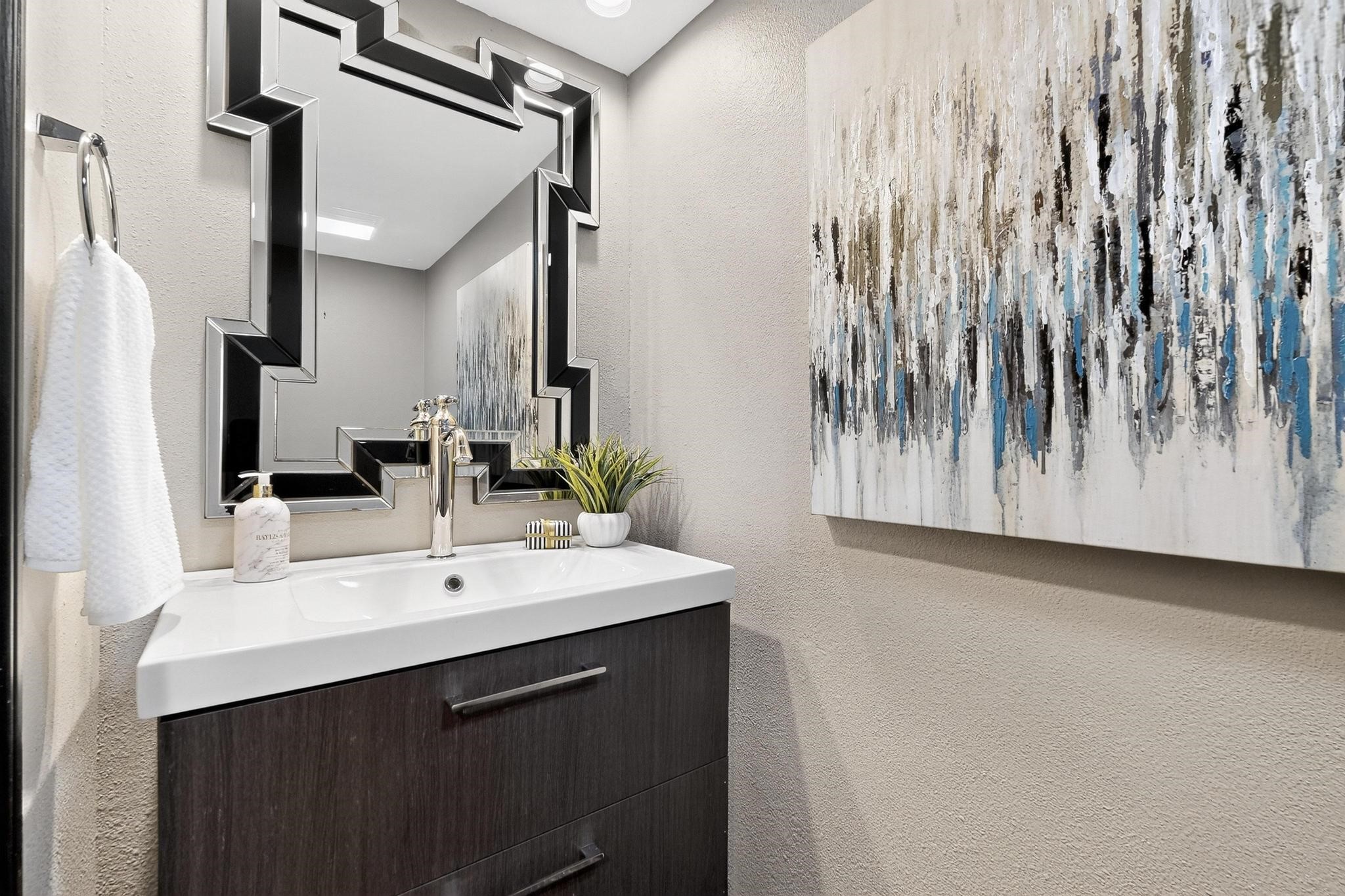 7526 W Northwest Highway Dallas TX 75225