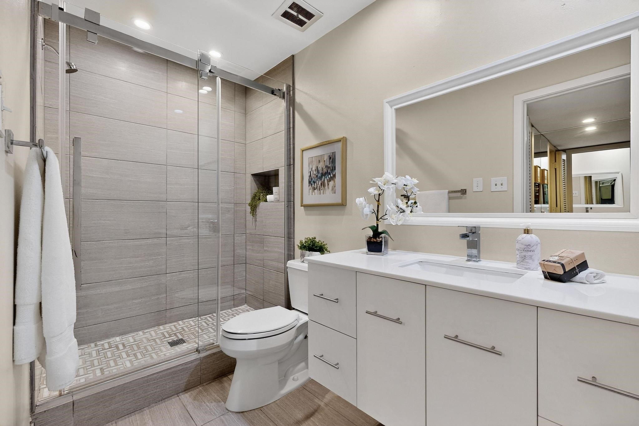 7526 W Northwest Highway Dallas TX 75225