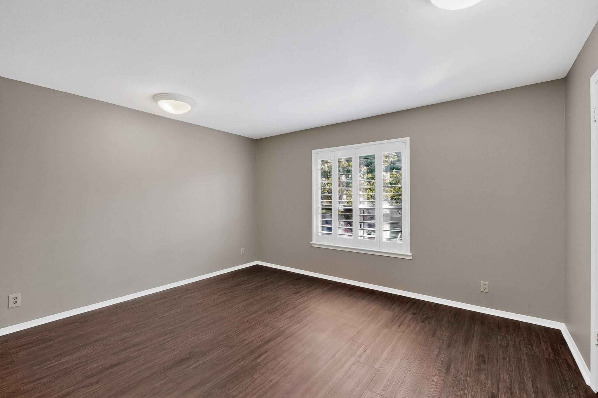 7526 W Northwest Highway Dallas TX 75225