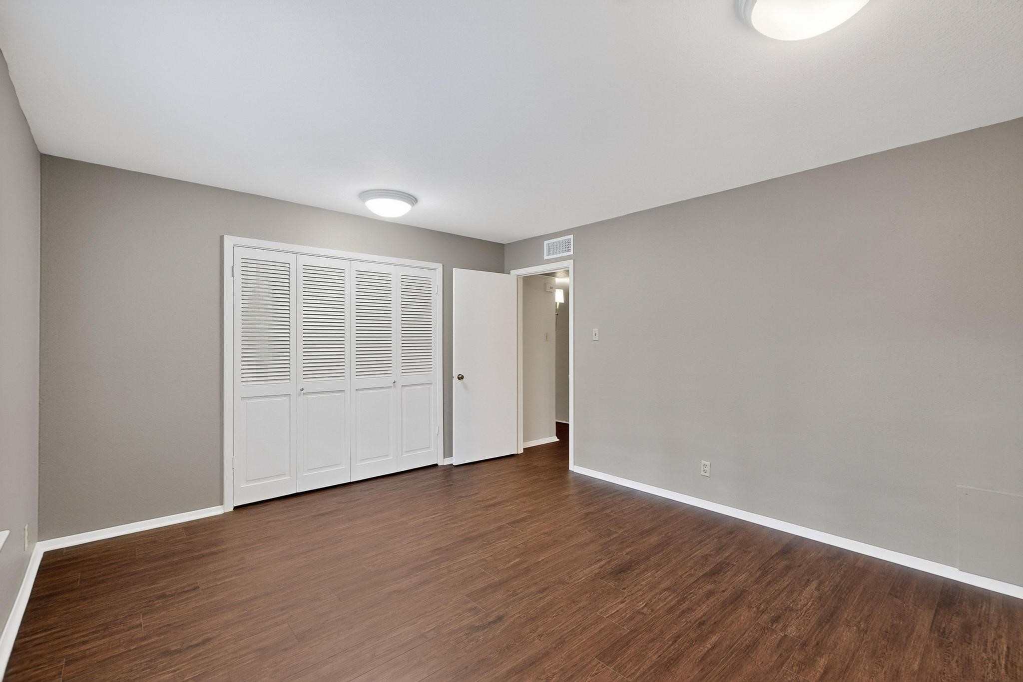 7526 W Northwest Highway Dallas TX 75225