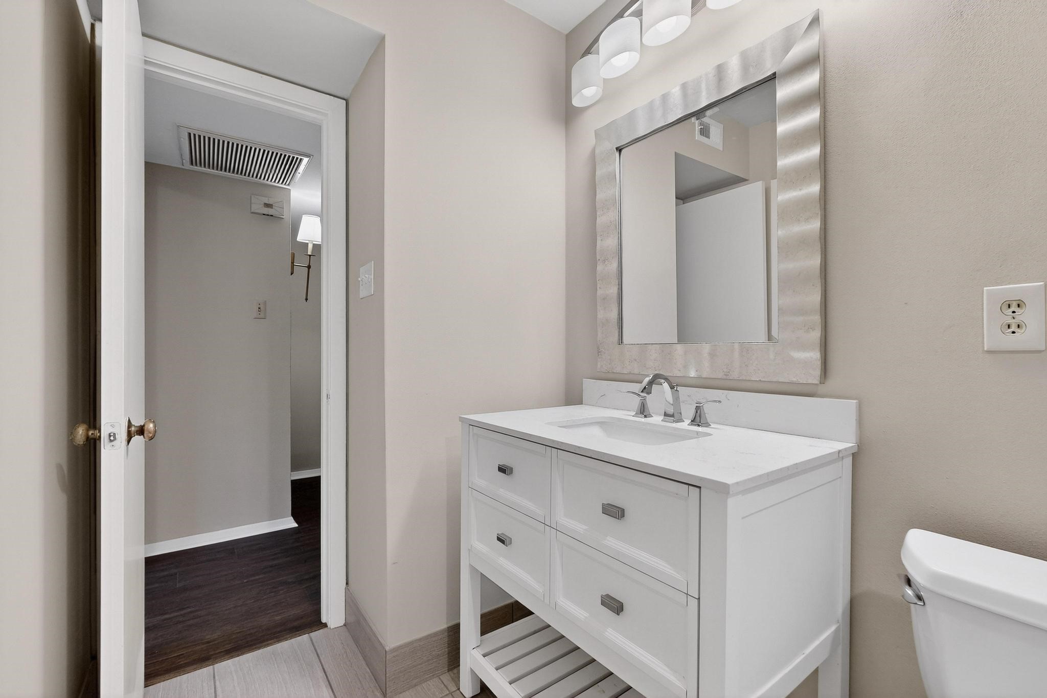 7526 W Northwest Highway Dallas TX 75225