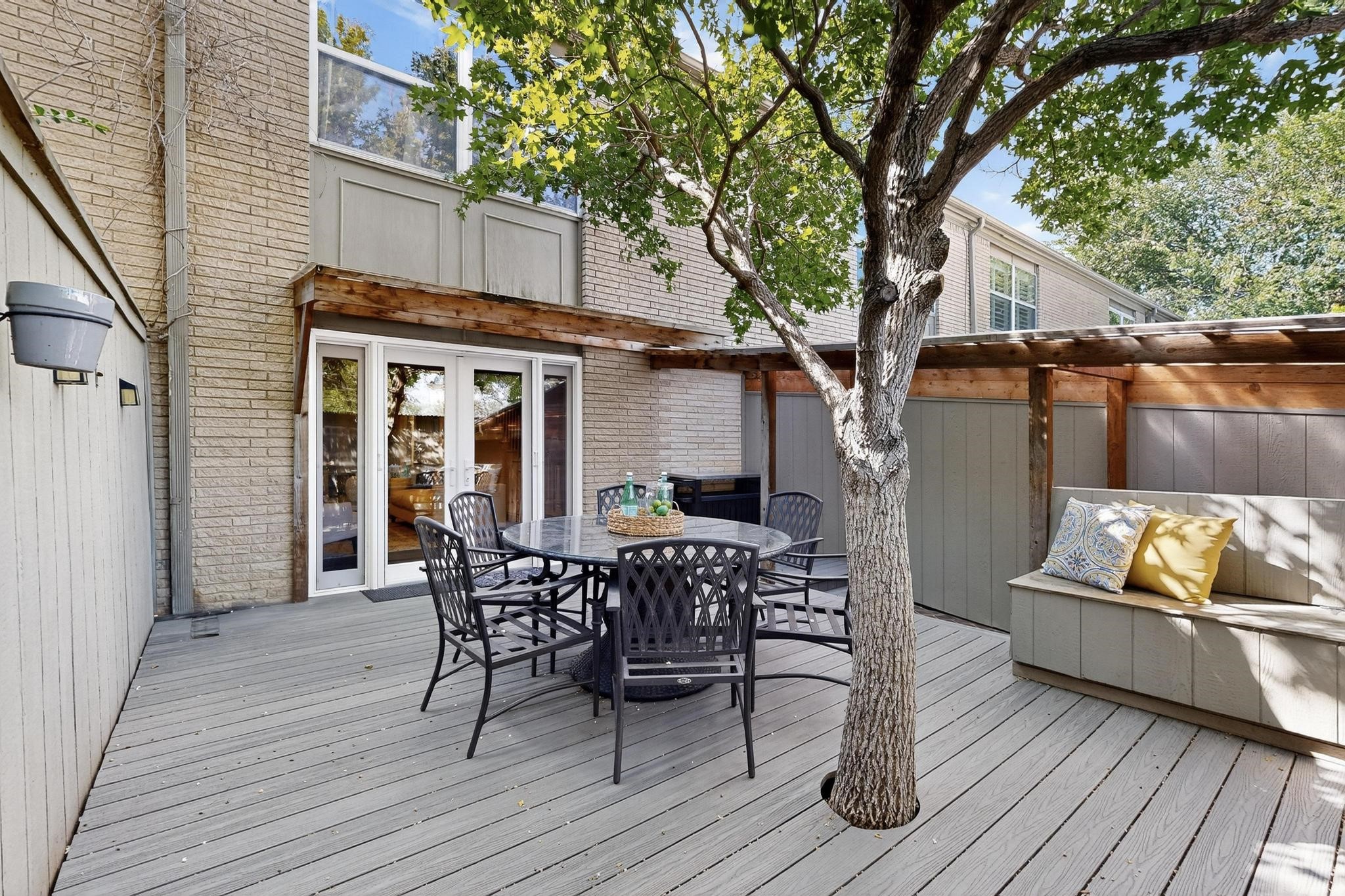 7526 W Northwest Highway Dallas TX 75225