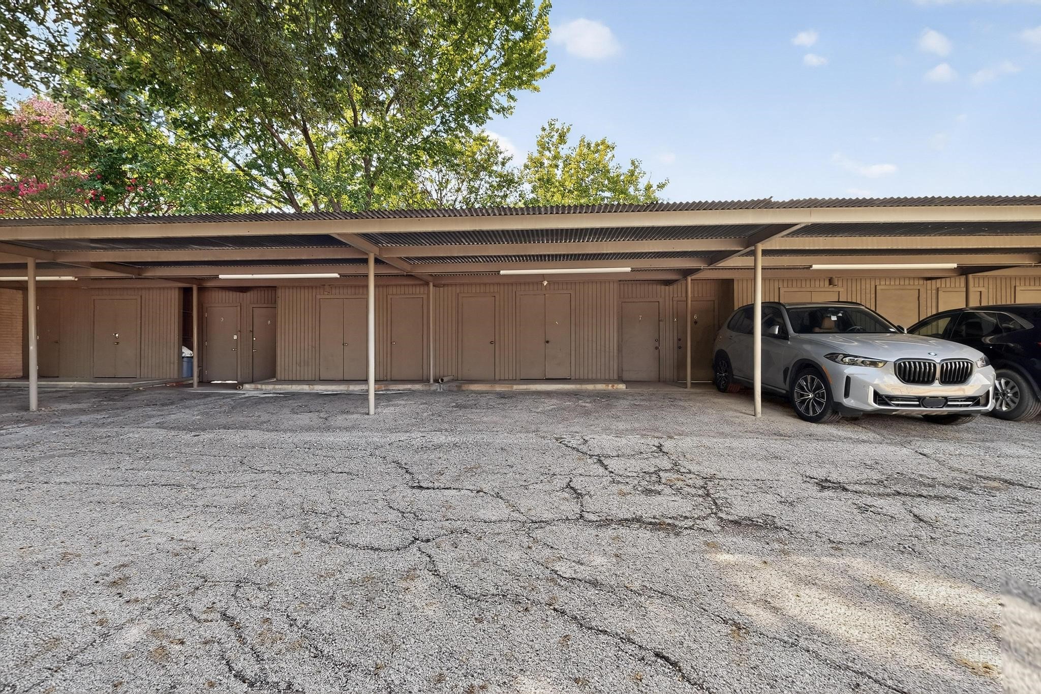 7526 W Northwest Highway Dallas TX 75225