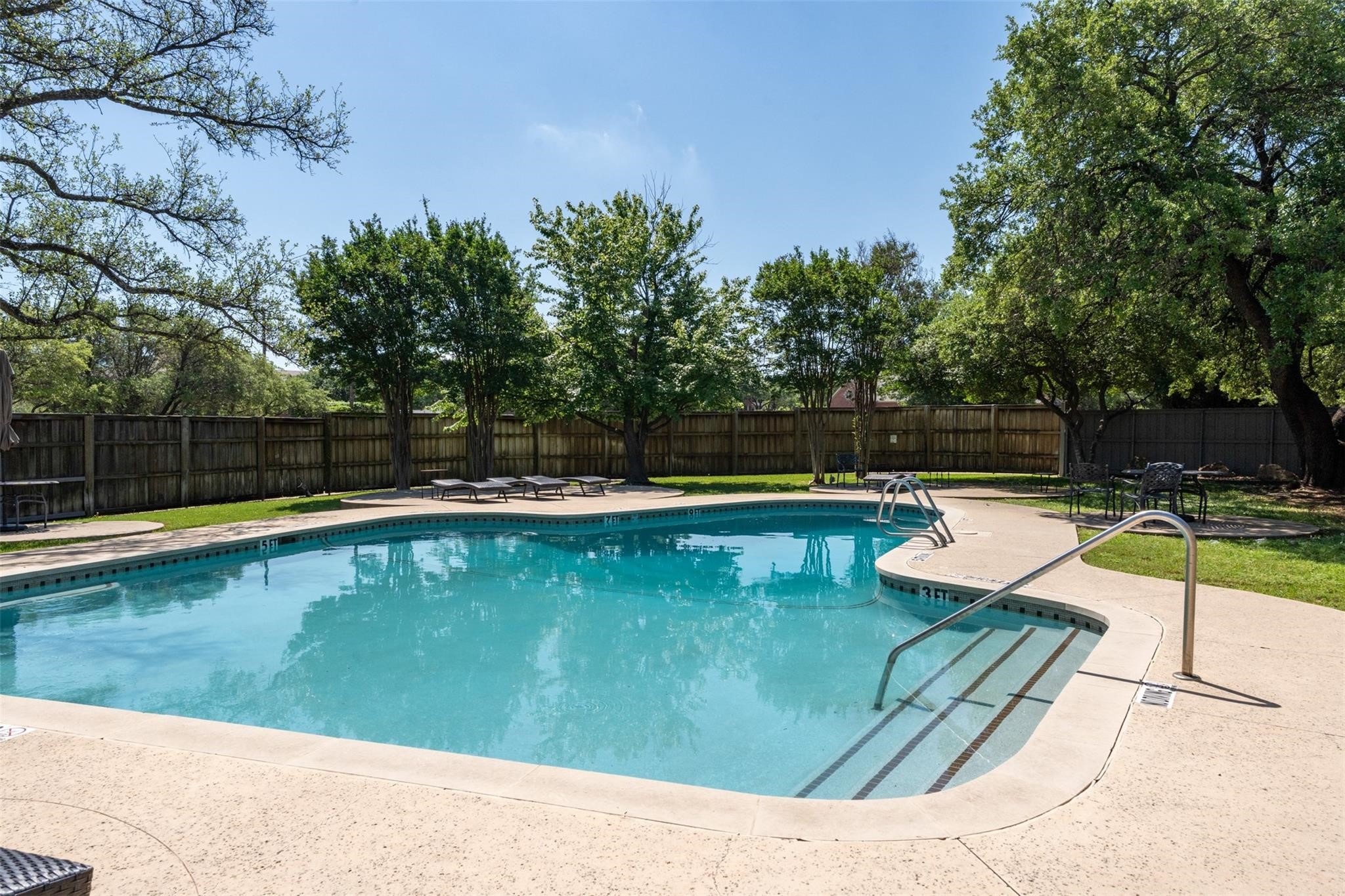 7526 W Northwest Highway Dallas TX 75225