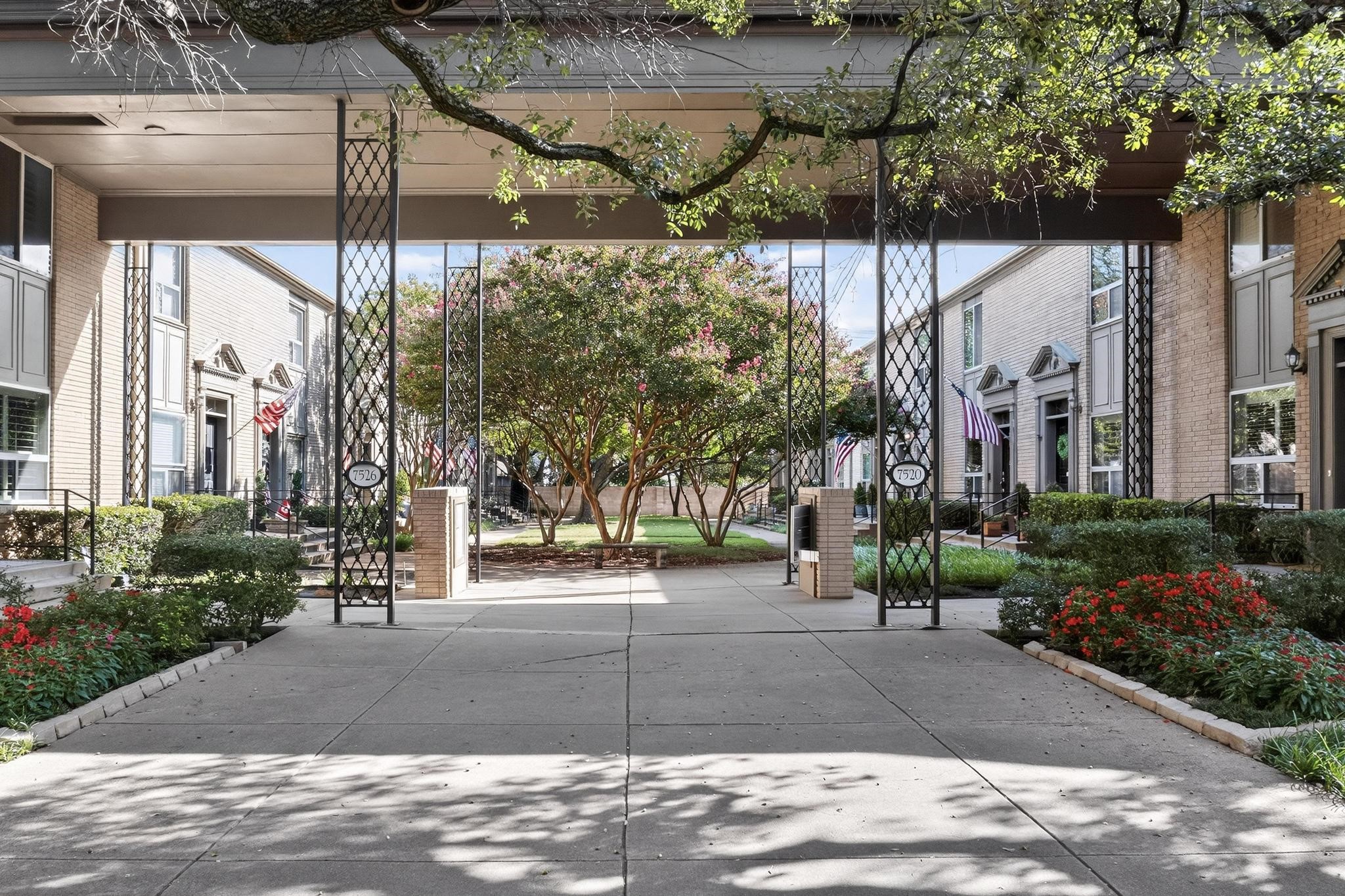 7526 W Northwest Highway Dallas TX 75225